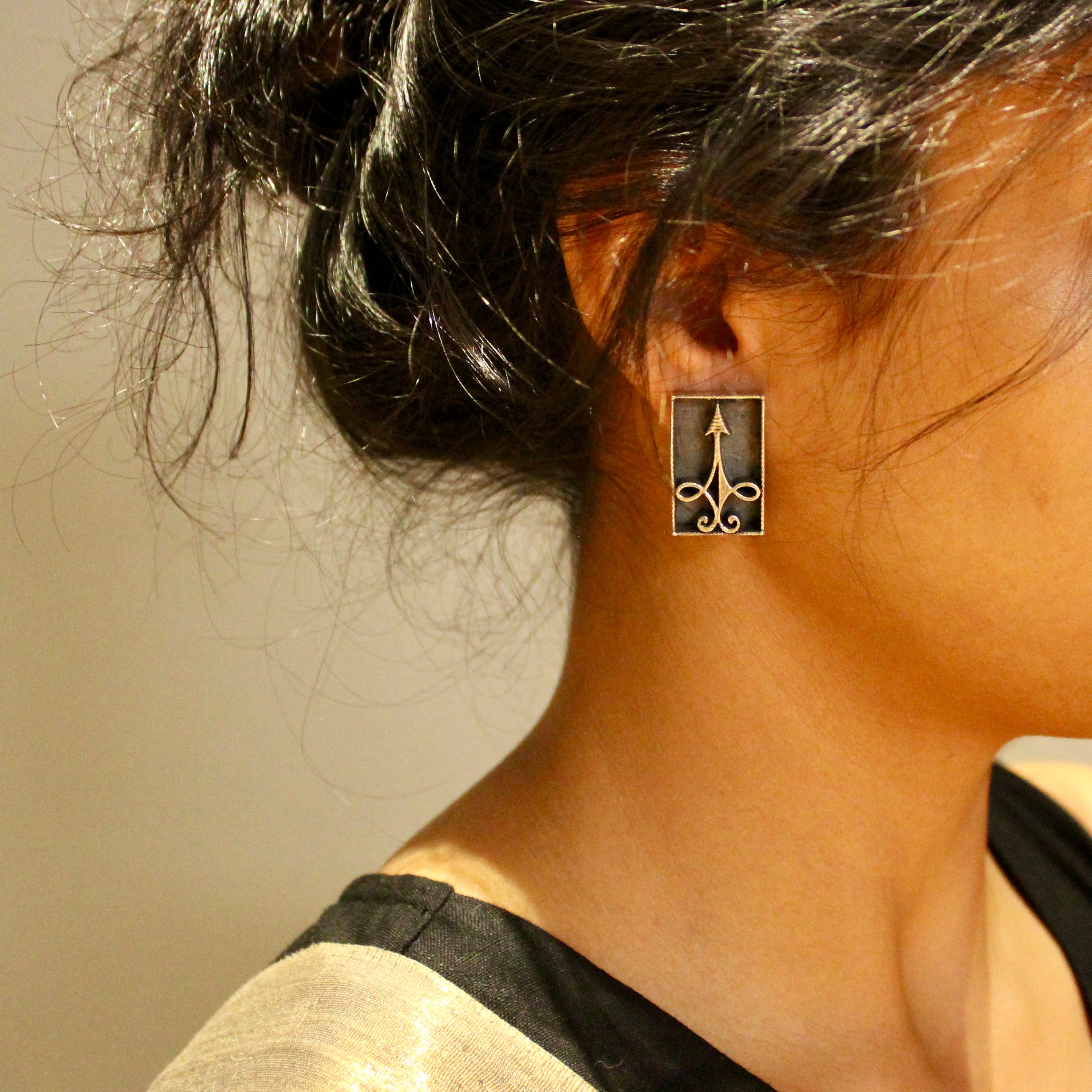 Ancient pattern in cube 925 Silver Studs