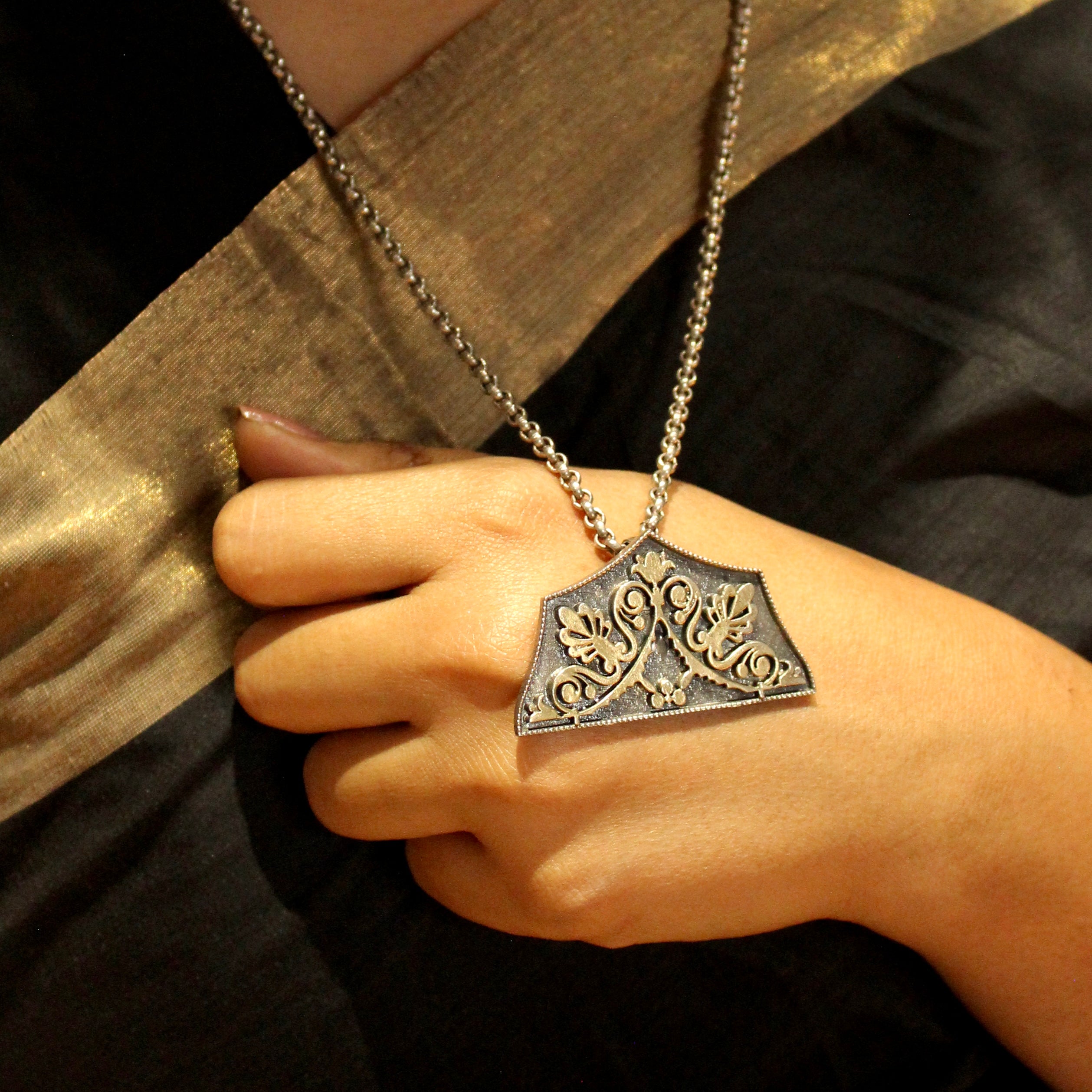 Vintage Embosed 925 Oxidised Pendant with Linked Chain in 925 silver