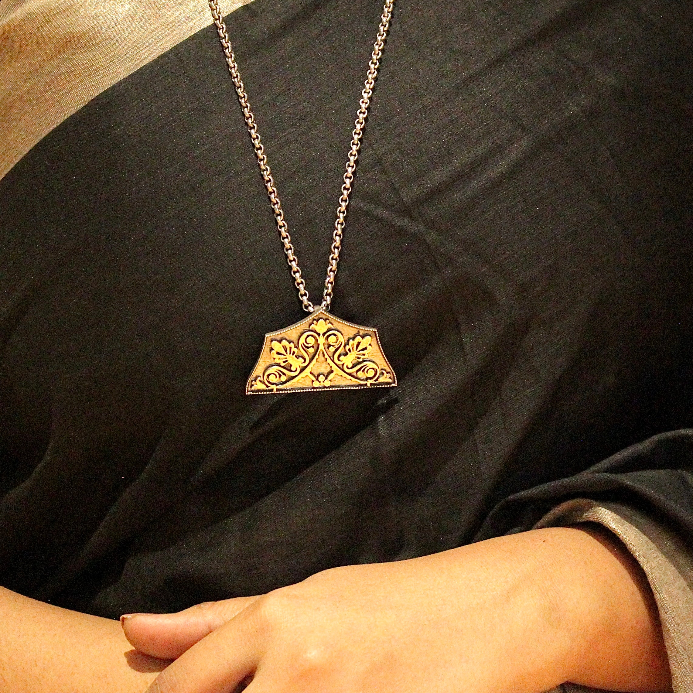 Vintage Embosed 925 Oxidised Pendant with Linked Chain in 925 silver