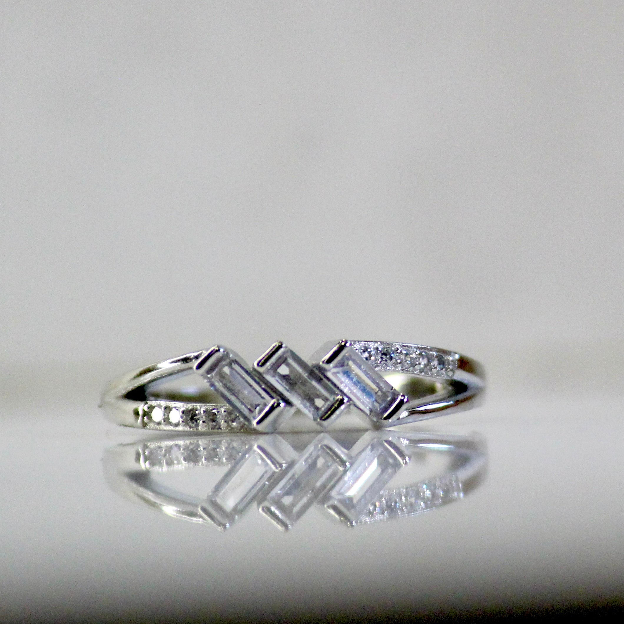3 Stone Lines Joined Minimal 925 Silver Ring