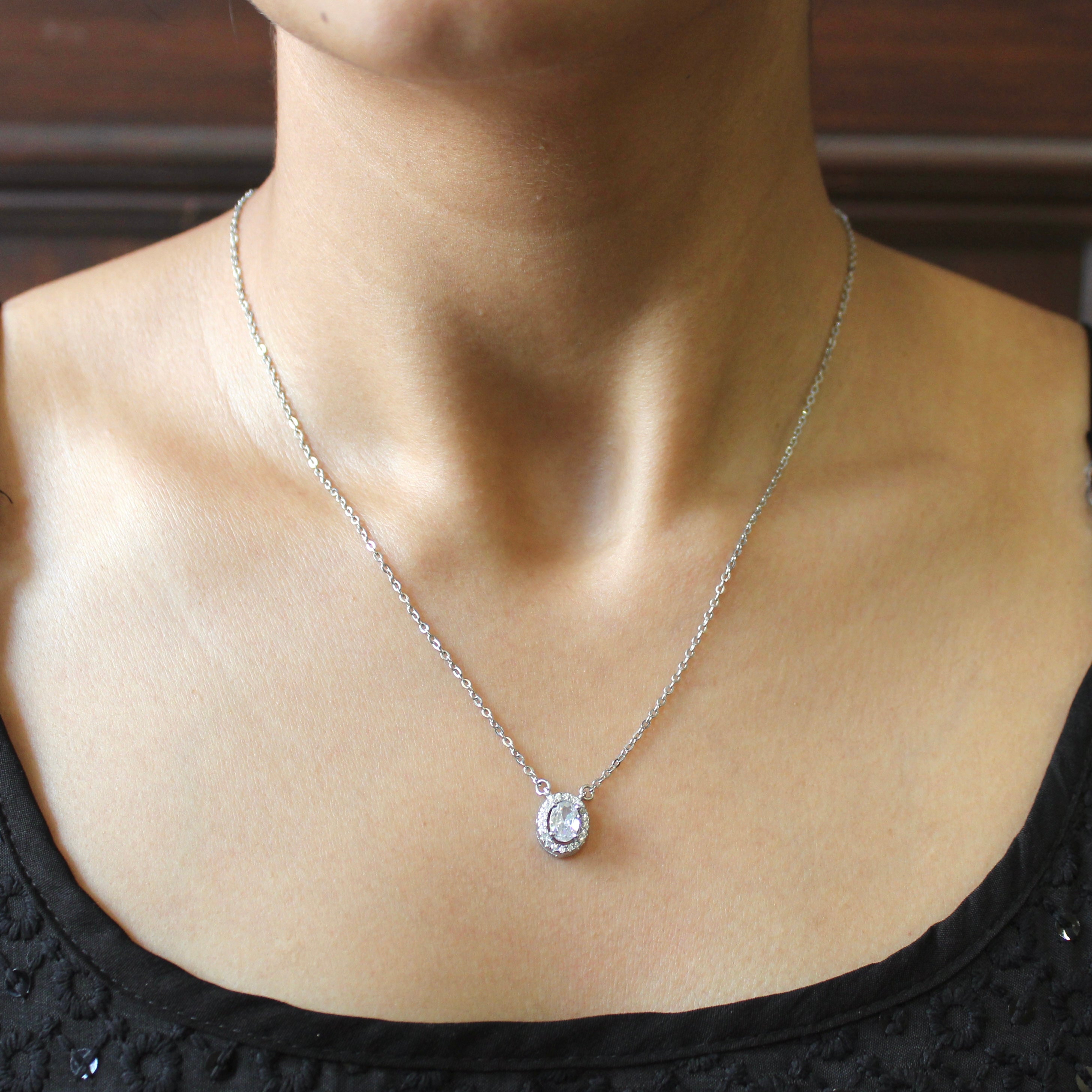 Classic zircon oval pendant with linked chain and Earrings in 925 Silver