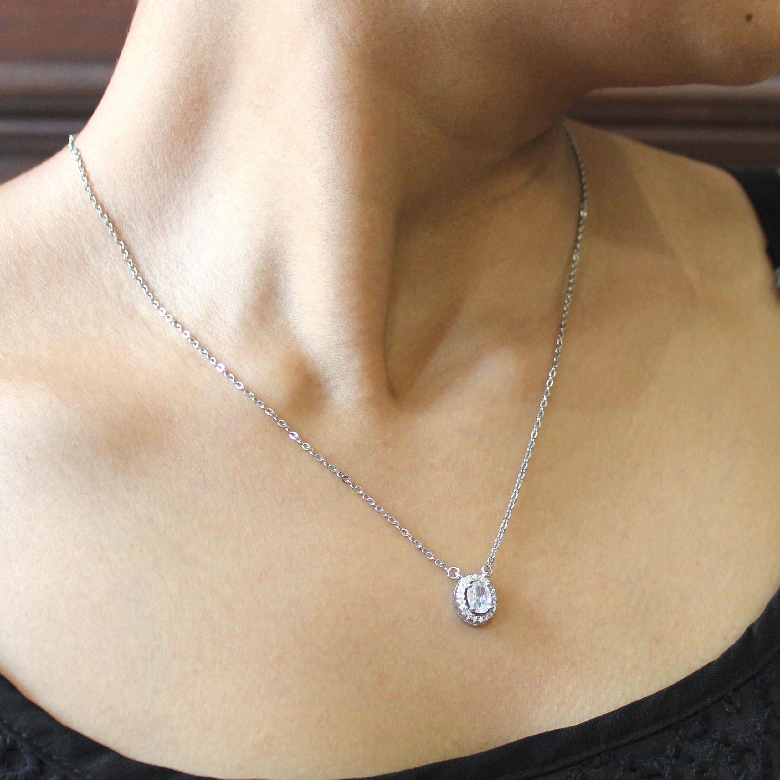 Classic zircon oval pendant with linked chain and Earrings in 925 Silver