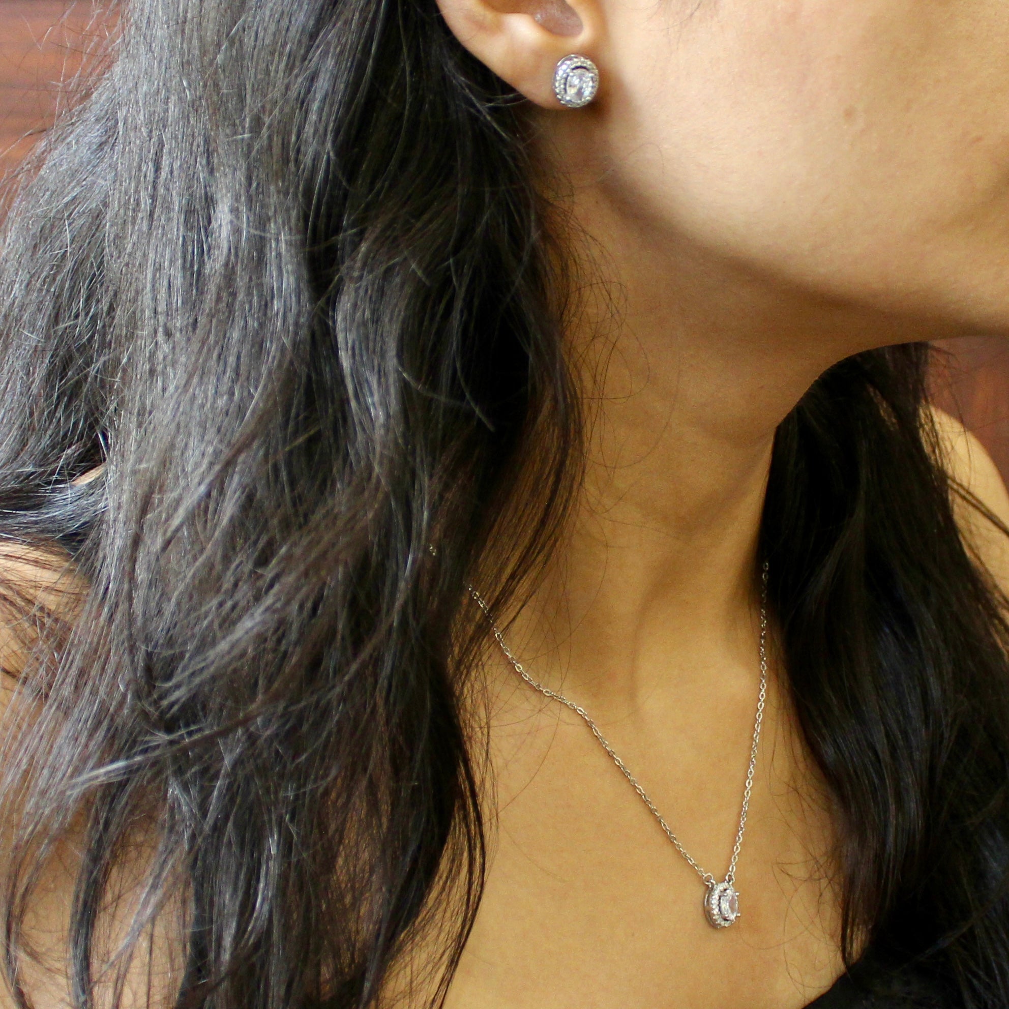 Classic zircon oval pendant with linked chain and Earrings in 925 Silver