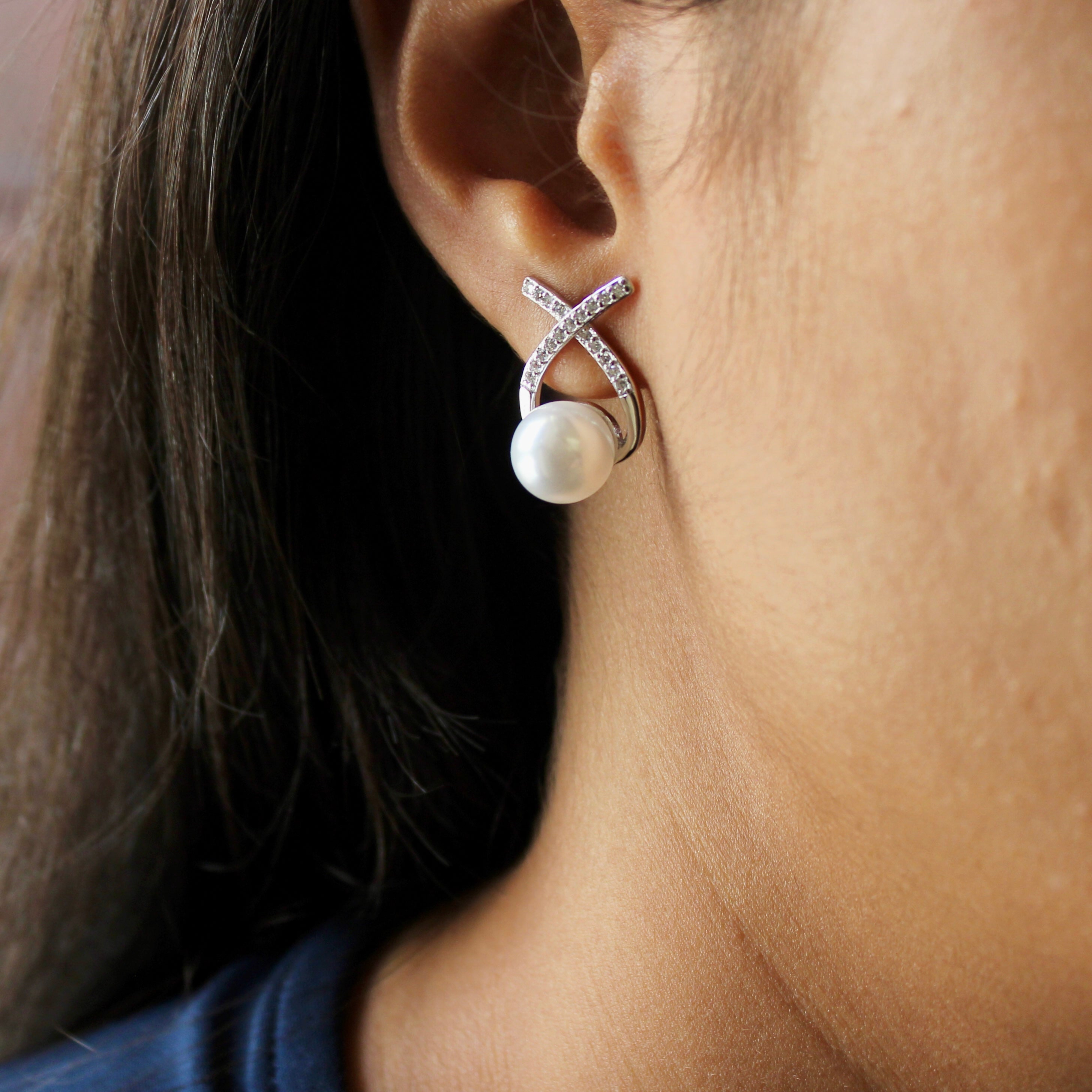 Pearl on Top Fish Shaped Zircon Earrings in 925 Silver