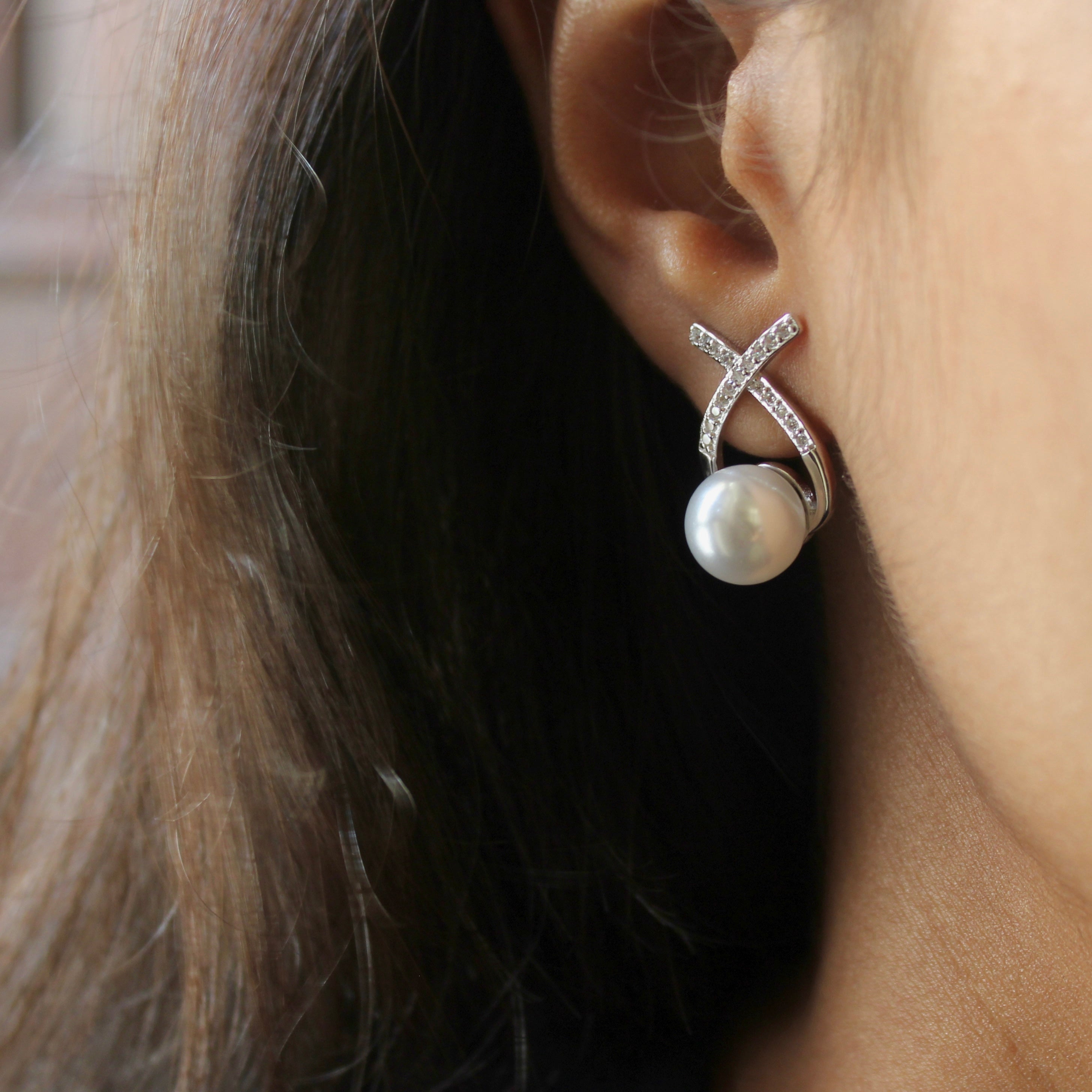Pearl on Top Fish Shaped Zircon Earrings in 925 Silver