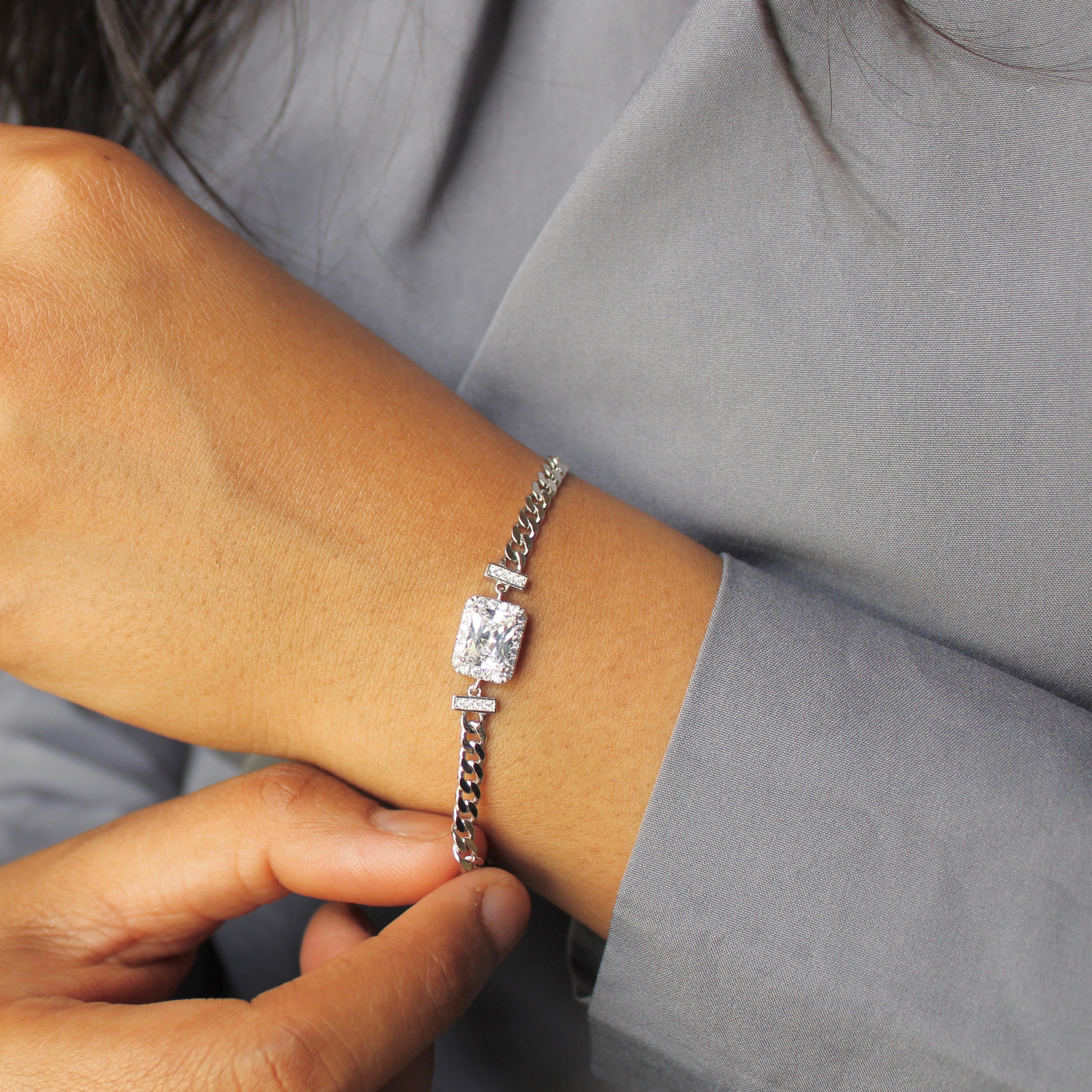 Cube Zircon at Center Lined Chain Bracelet in 925 Silver