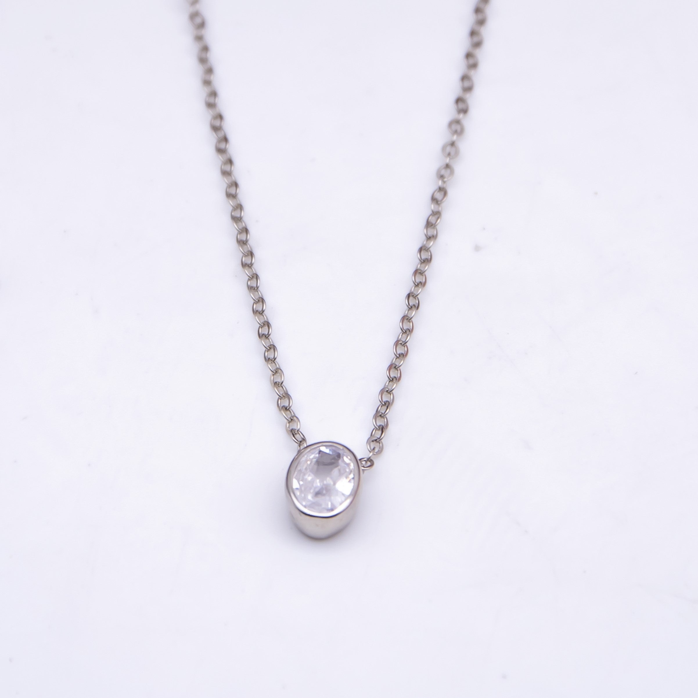 Oval stone pendant with minimal 925 silver chain