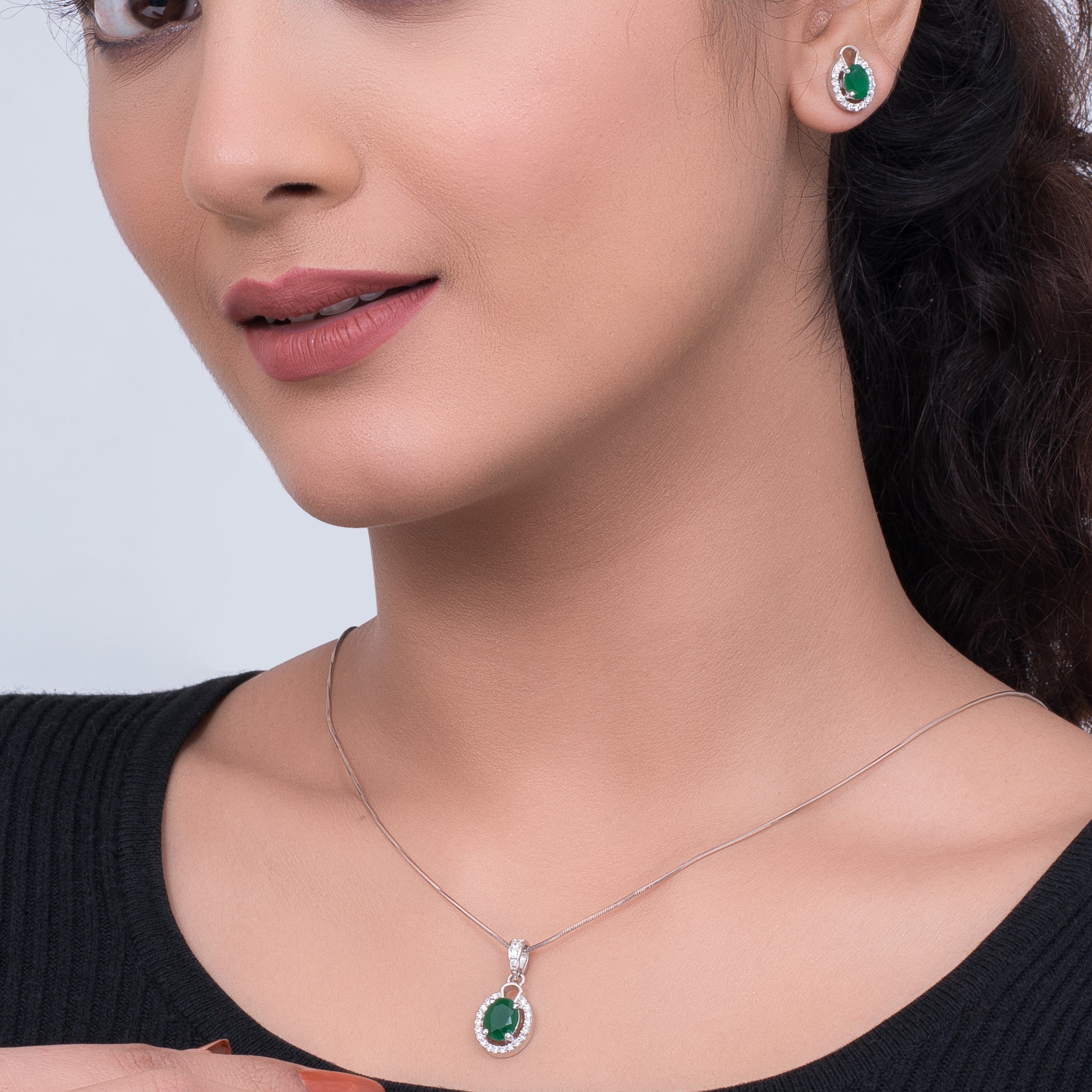 Emerald stones classic Pendant with Earrings in 925 SIlver