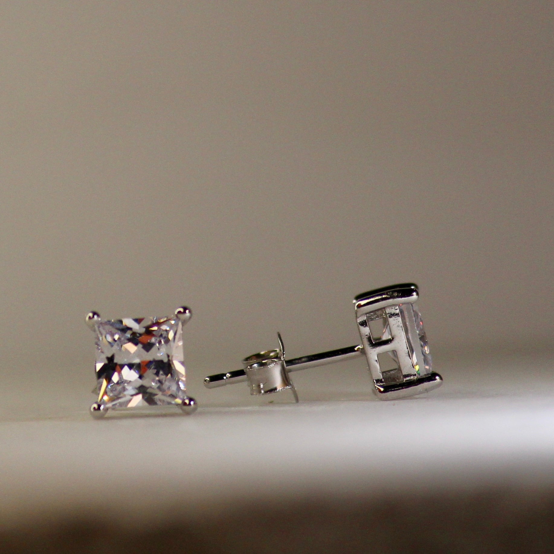 Cube L size single stone 925 silver studs