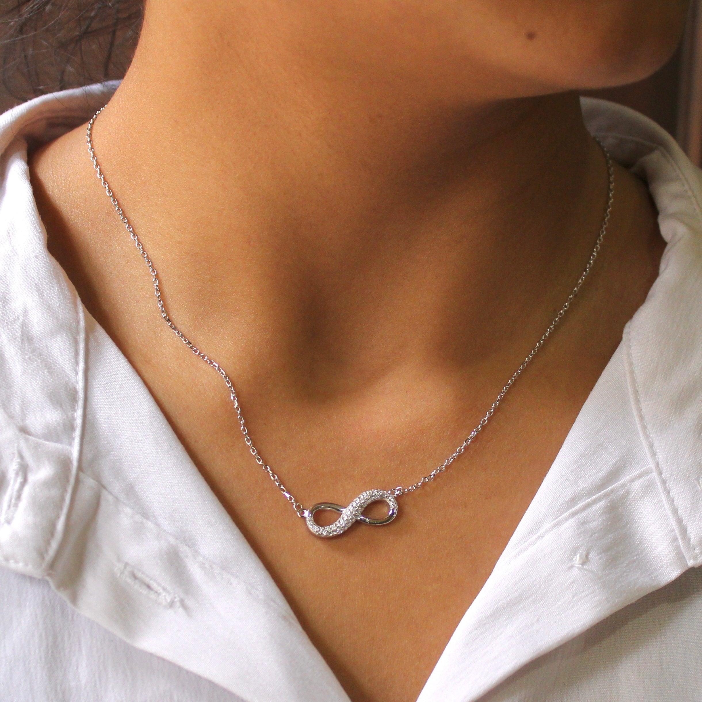 Infinity silver pendant with linked chain