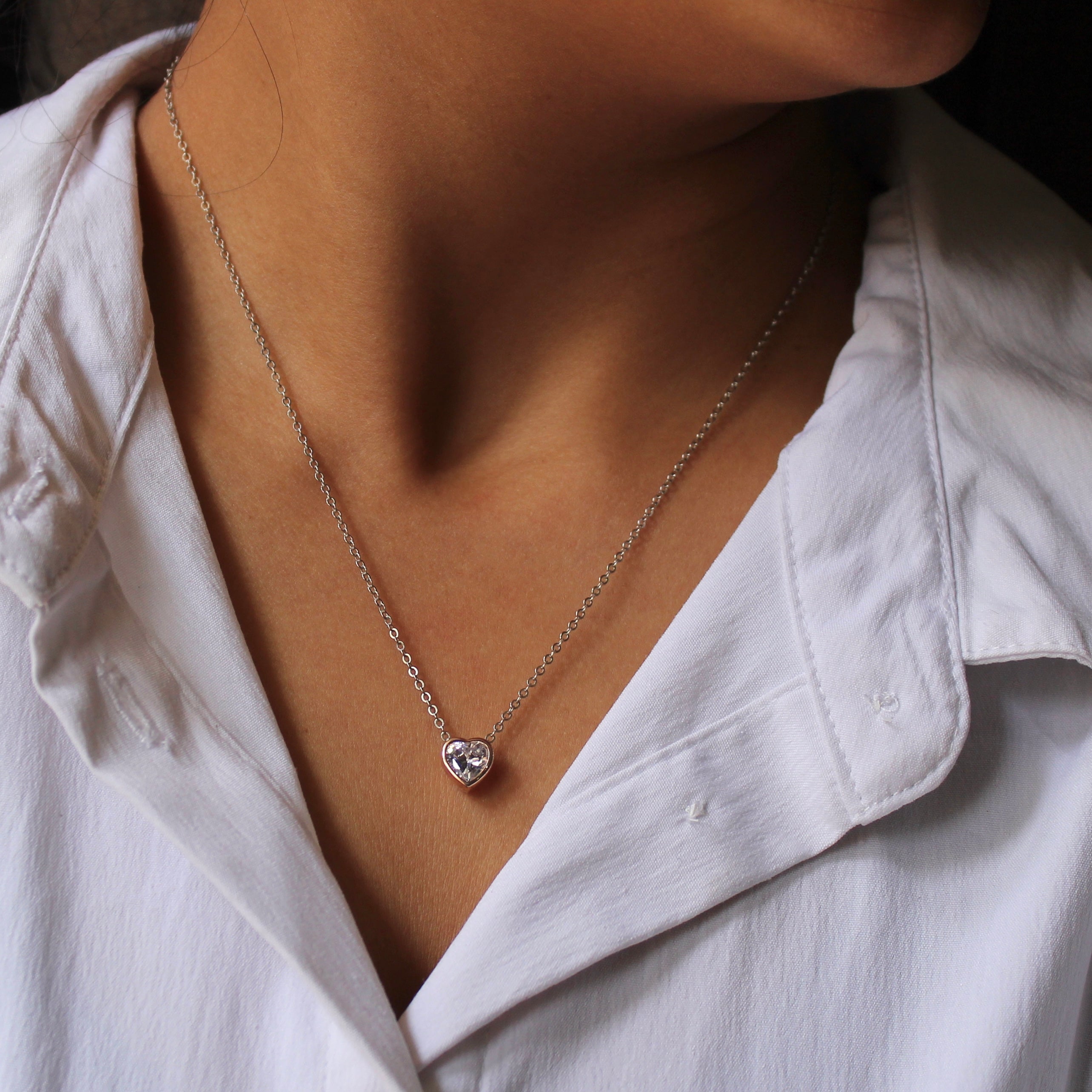 In my heart Gold polished pendant with linked chain