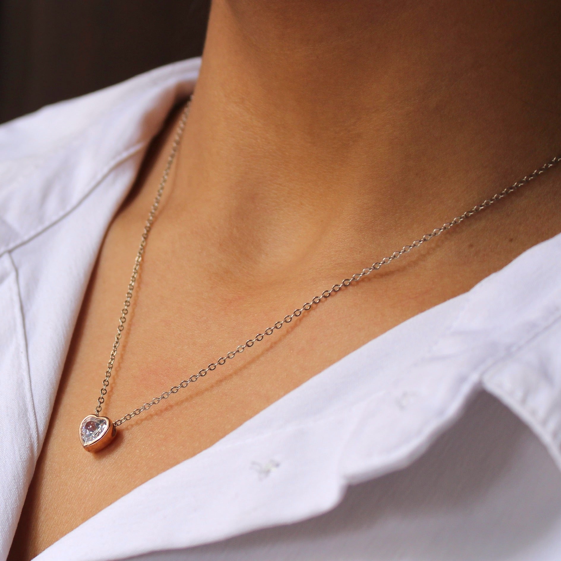 In my heart Gold polished pendant with linked chain