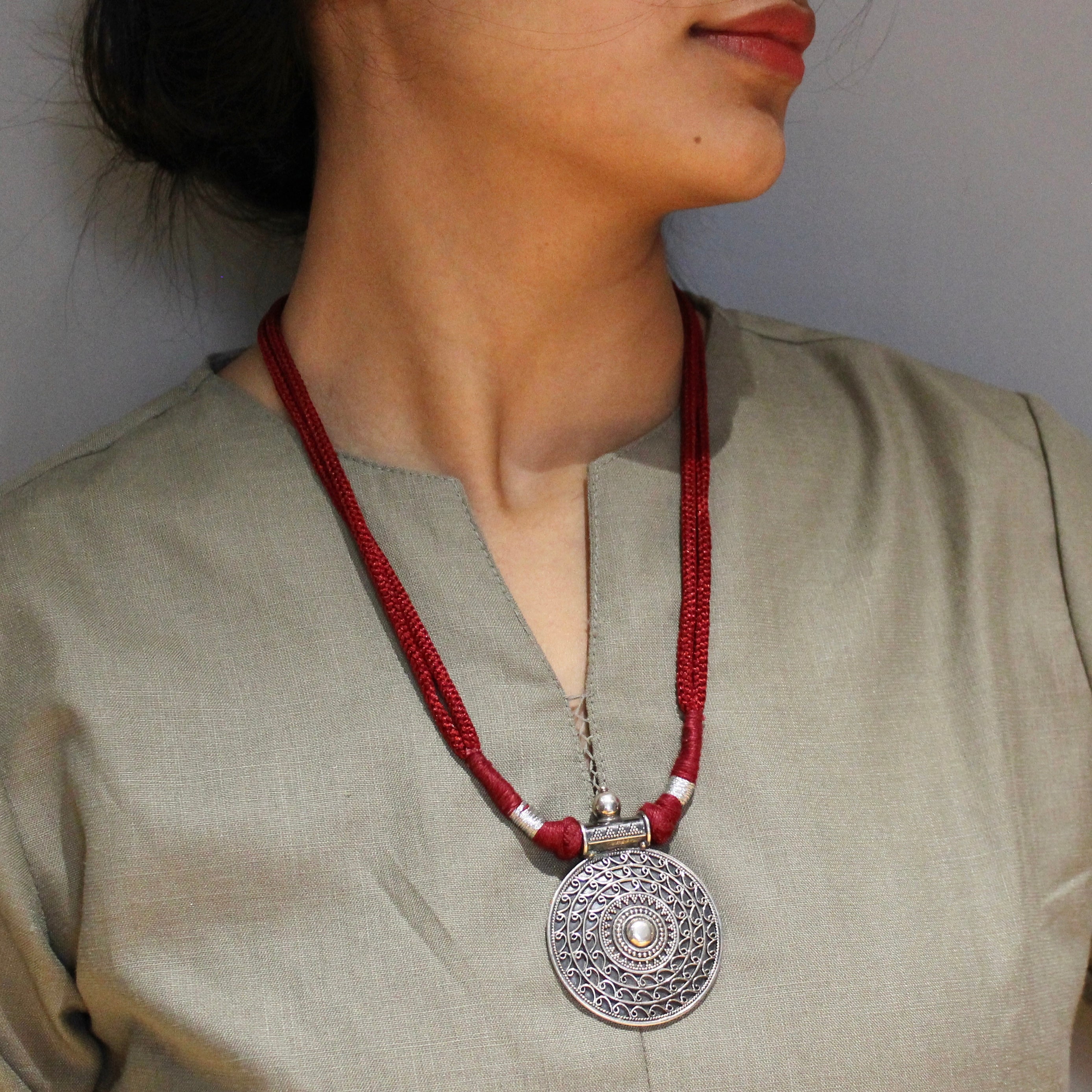 Oxidised circle pattered 925 silver with red dori necklace