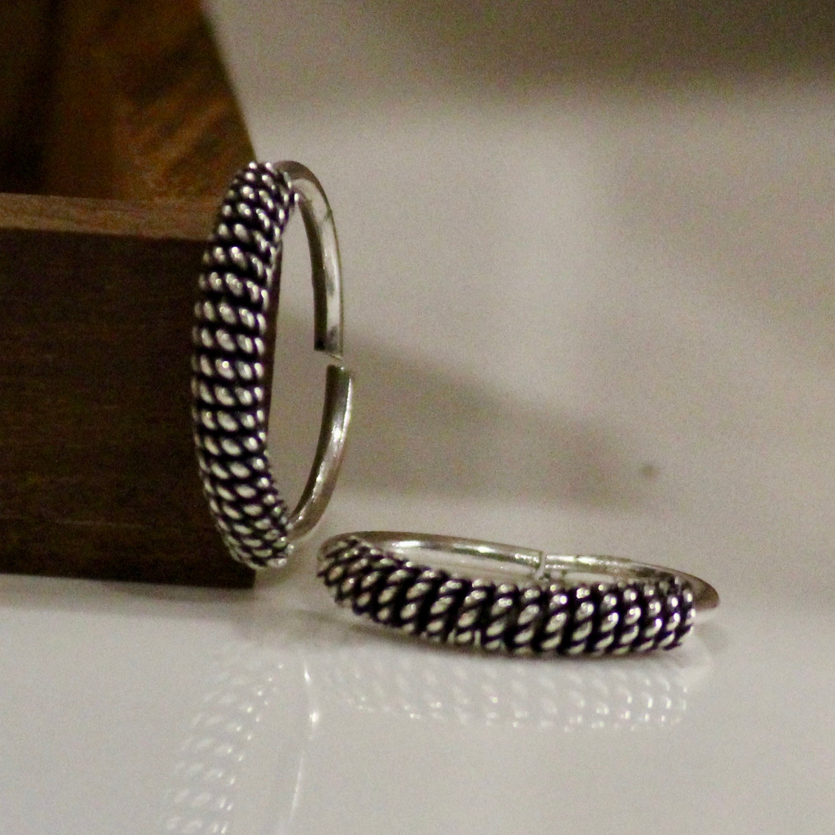 Pair Of Pure Silver Spring Design With Stone Toe Ring – Sundari Silks
