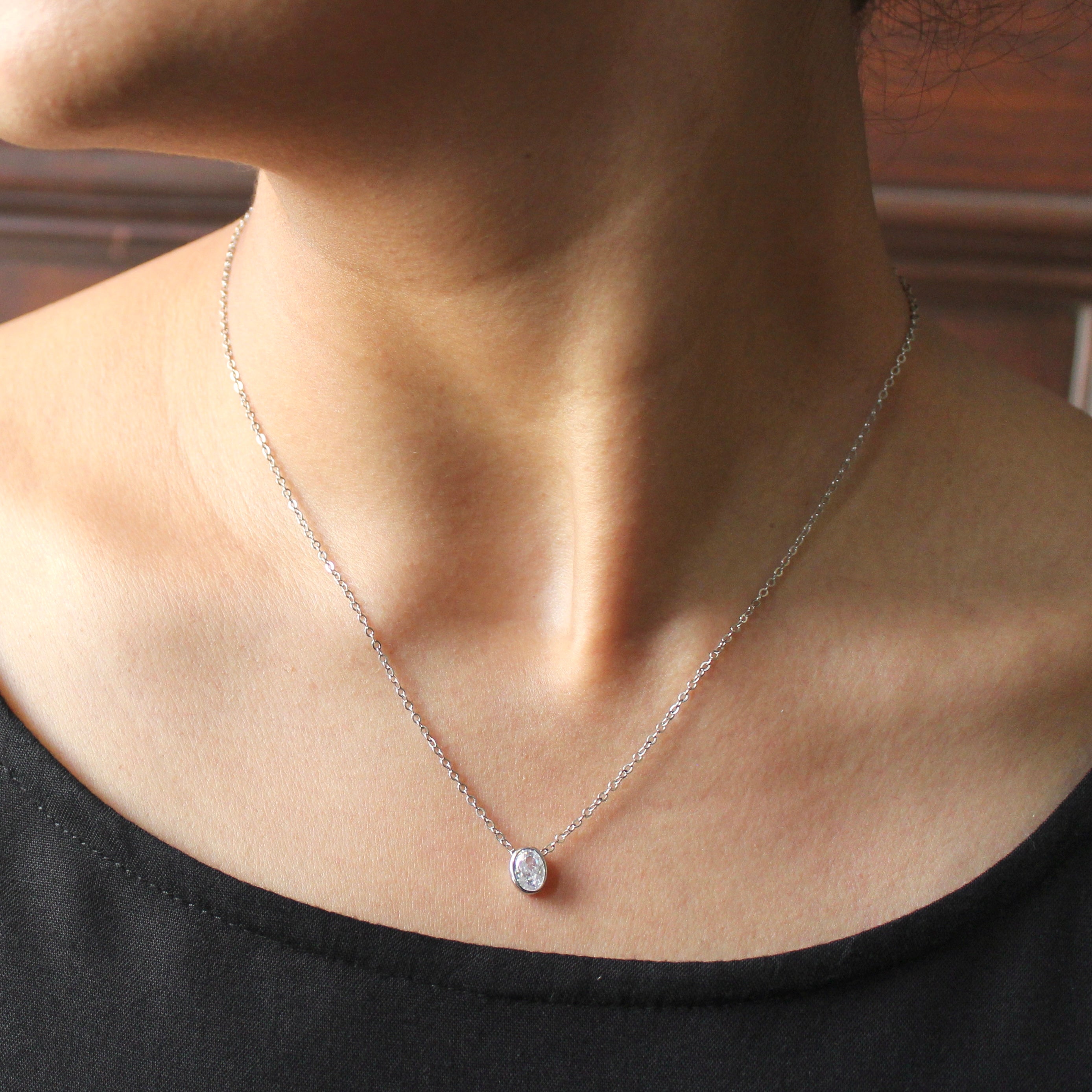 Oval stone pendant with minimal 925 silver chain