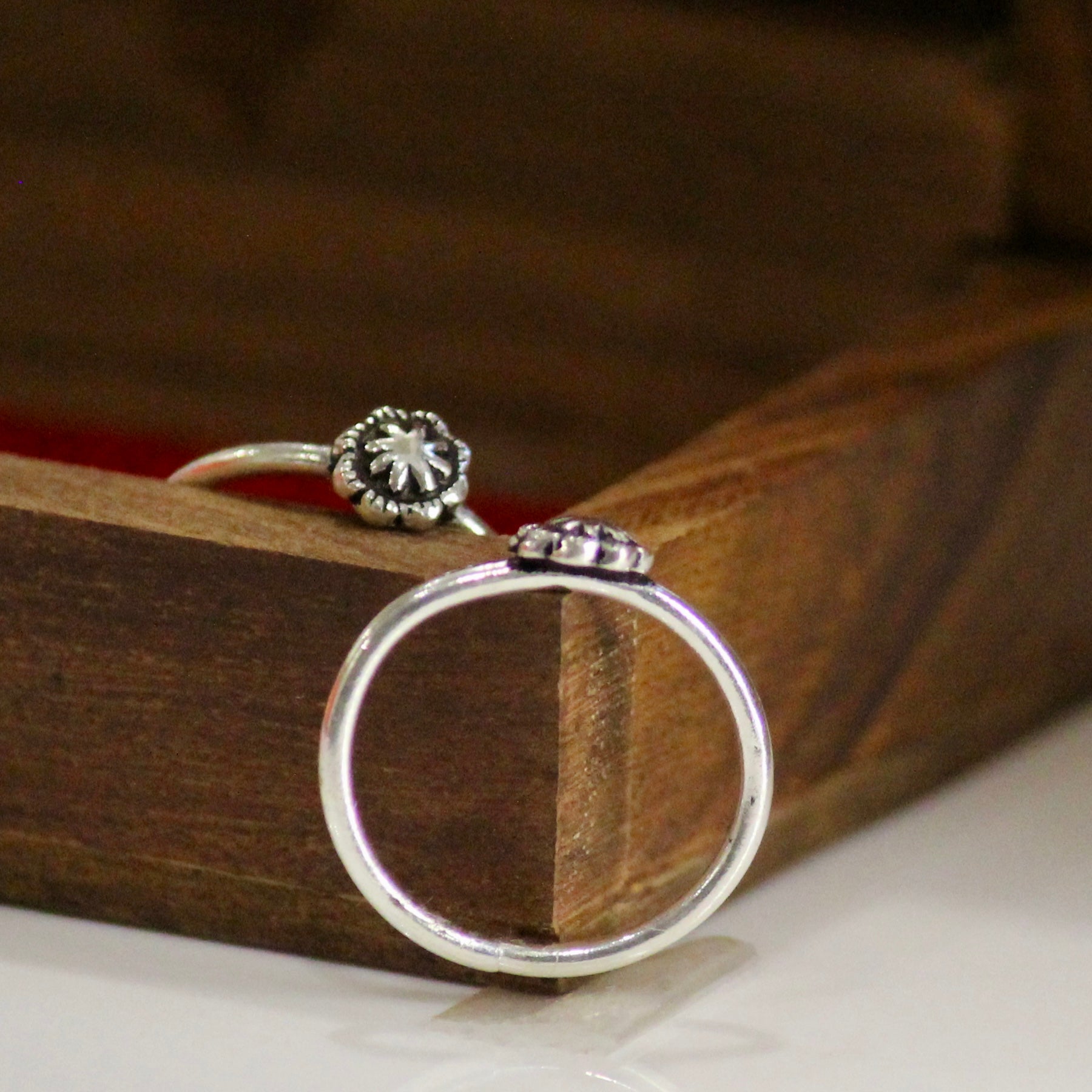 Small flower 925 oxidised silver toe rings- Pair