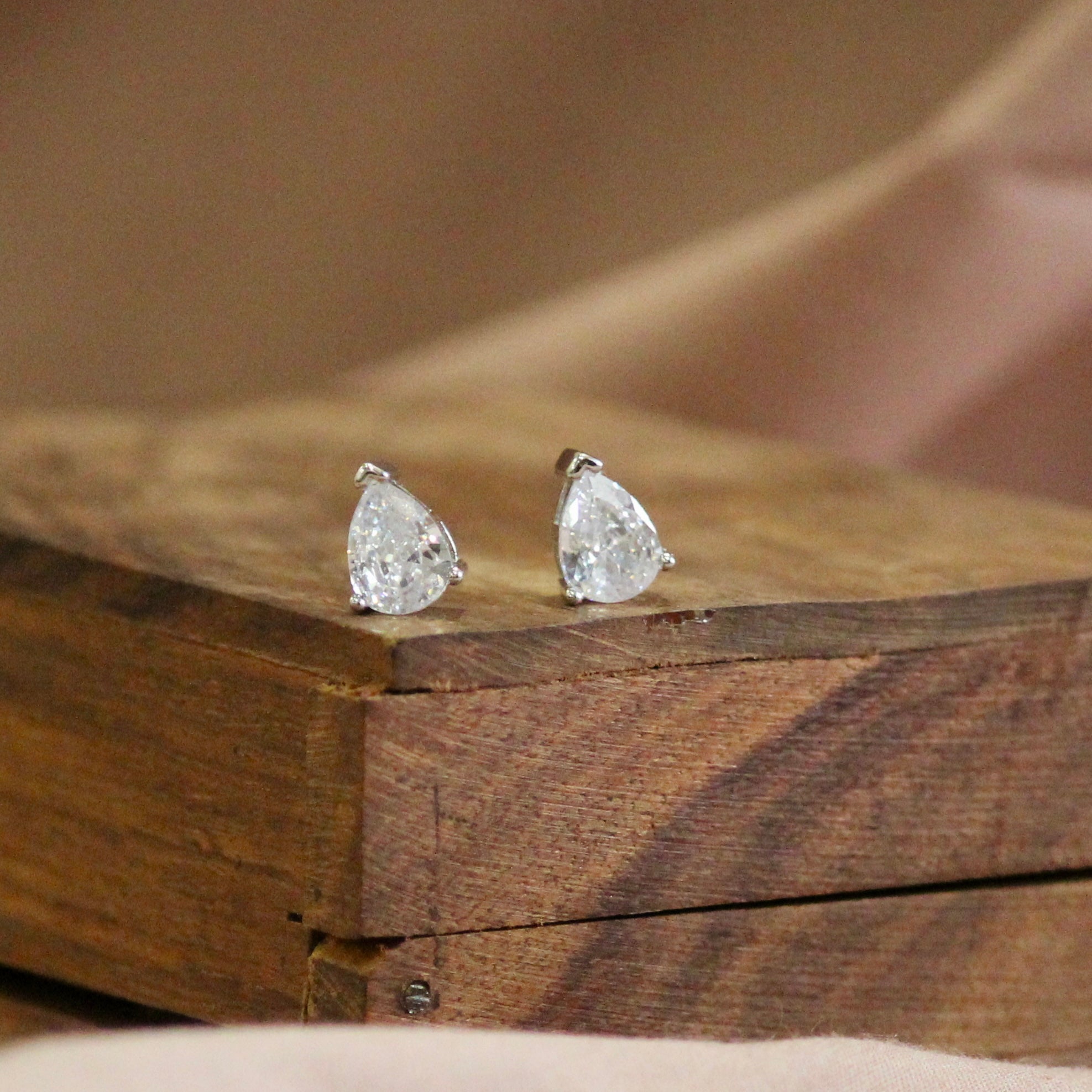 Egg shaped L size single stone 925 silver studs