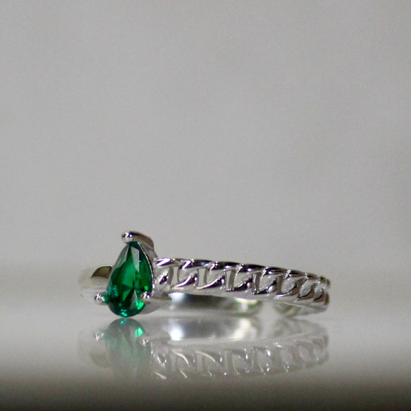 Emerald stone minimal pure silver ring- Free size