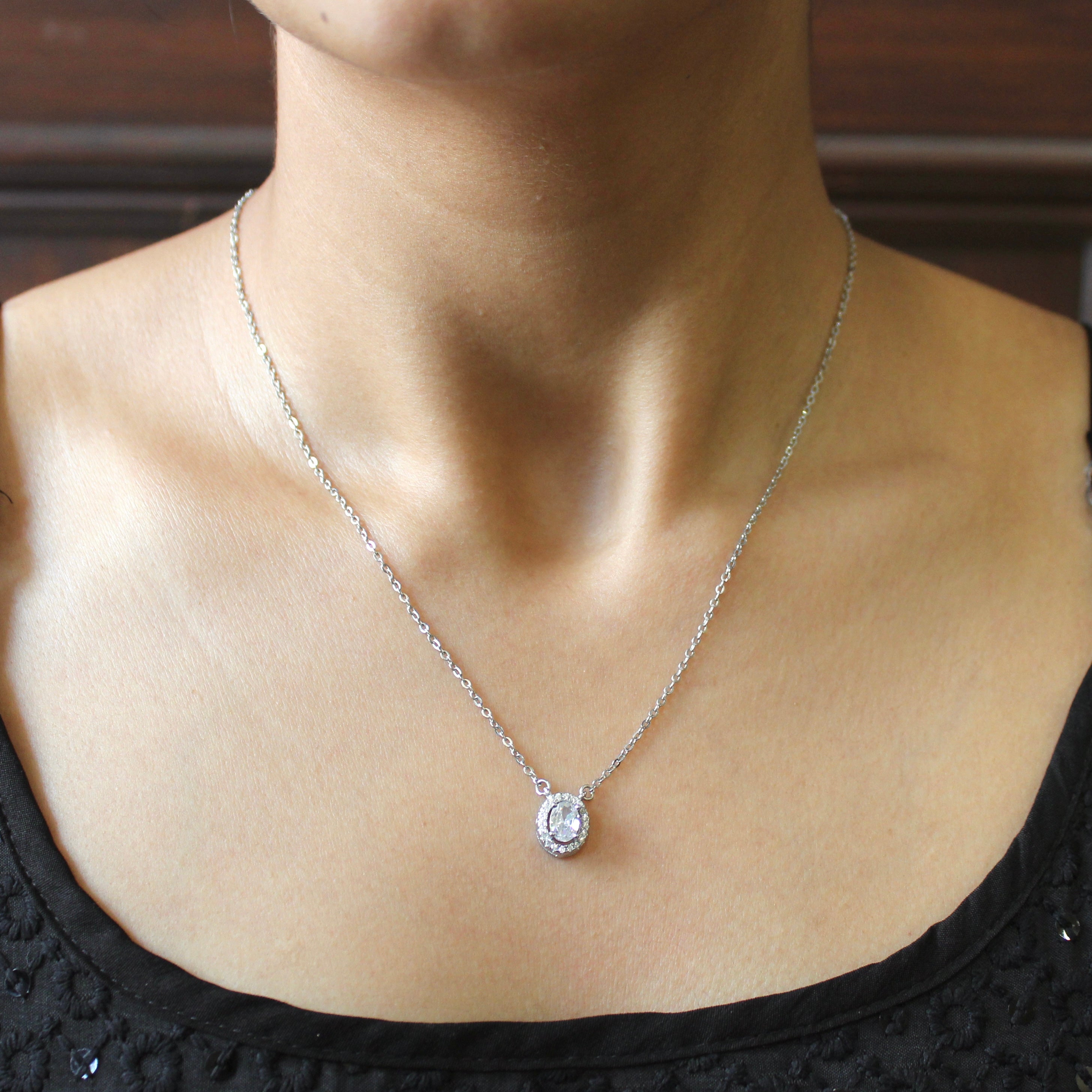 Classic zircon oval pendant with linked chain and Earrings