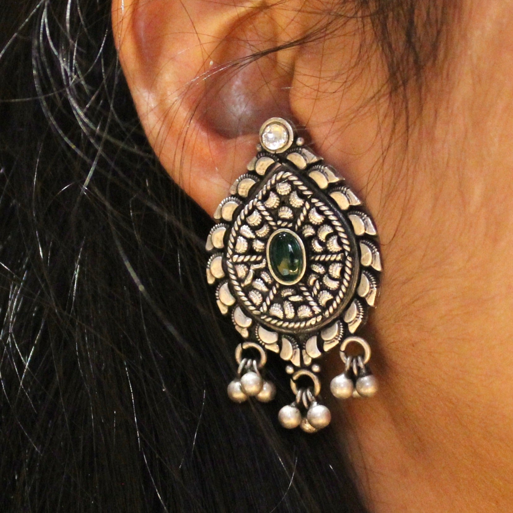 Green stone leaf ovoid 925 oxidised silver jhumkas