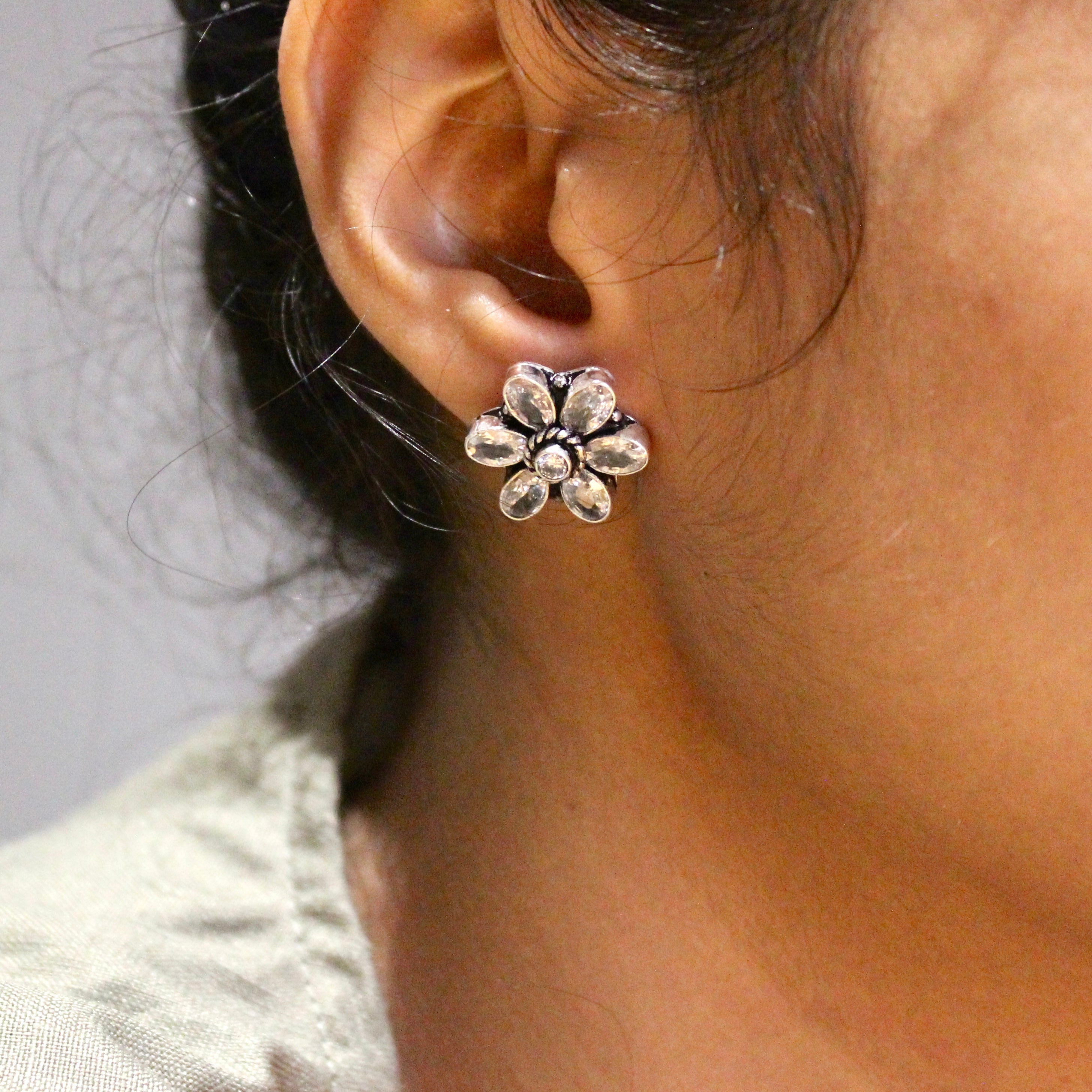 Zircon stones flower 925 silver studs