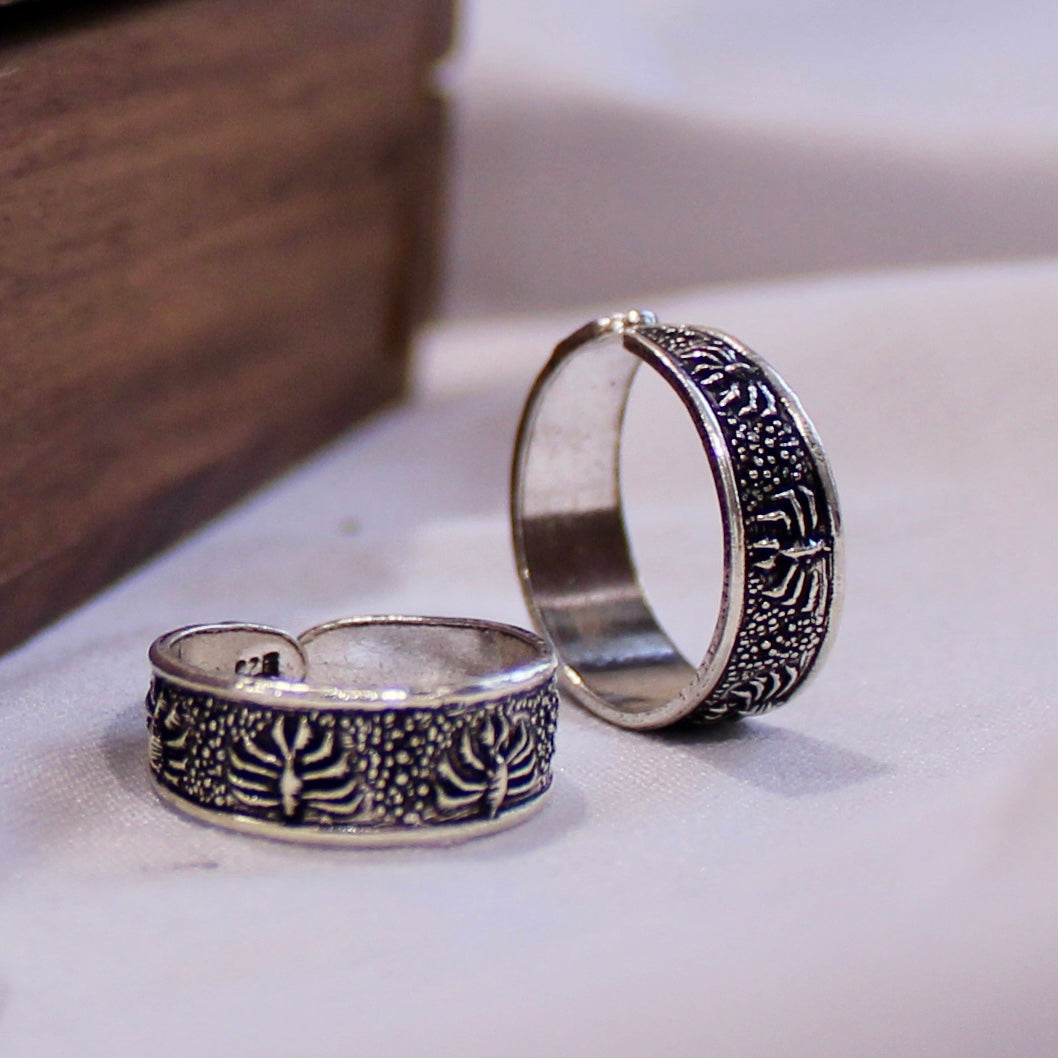 Historic trees 925 oxidised toe rings