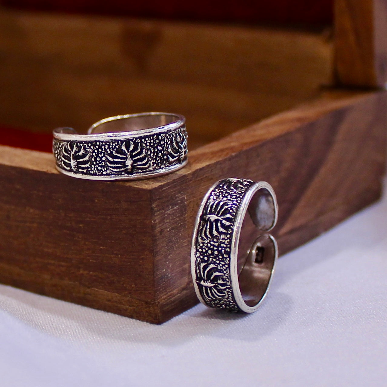 Historic trees 925 oxidised toe rings