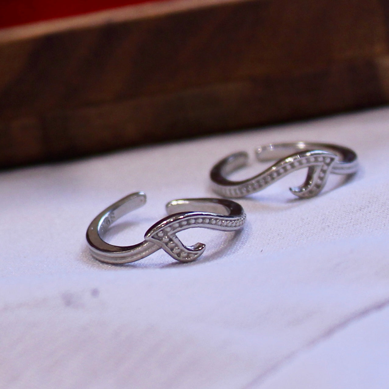 Curved line pure silver toe rings