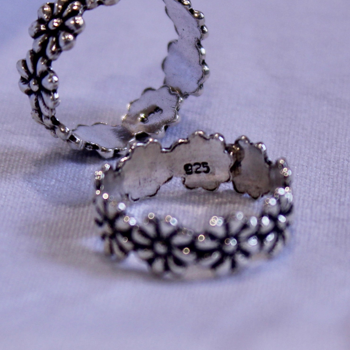 Multi-daisy flowers pure oxidised silver toe rings