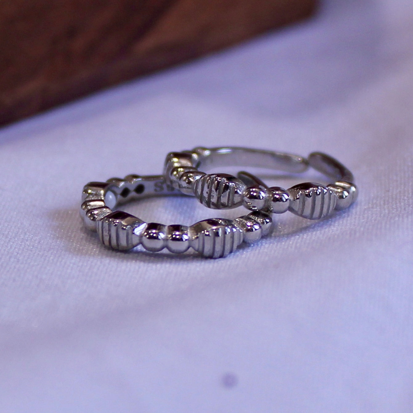 Patterned lines pure silver toe rings