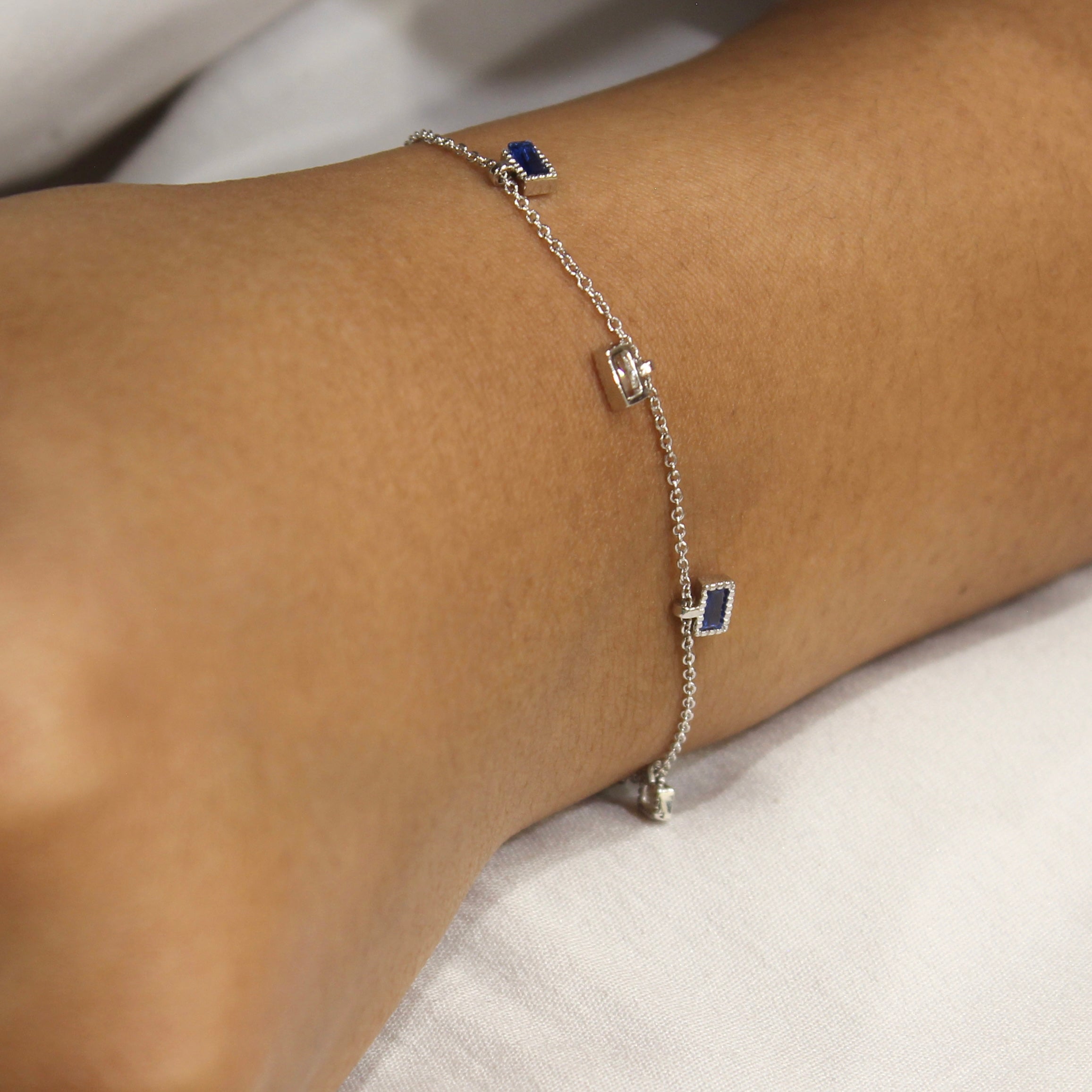 Cube hanging 925 silver minimal bracelet