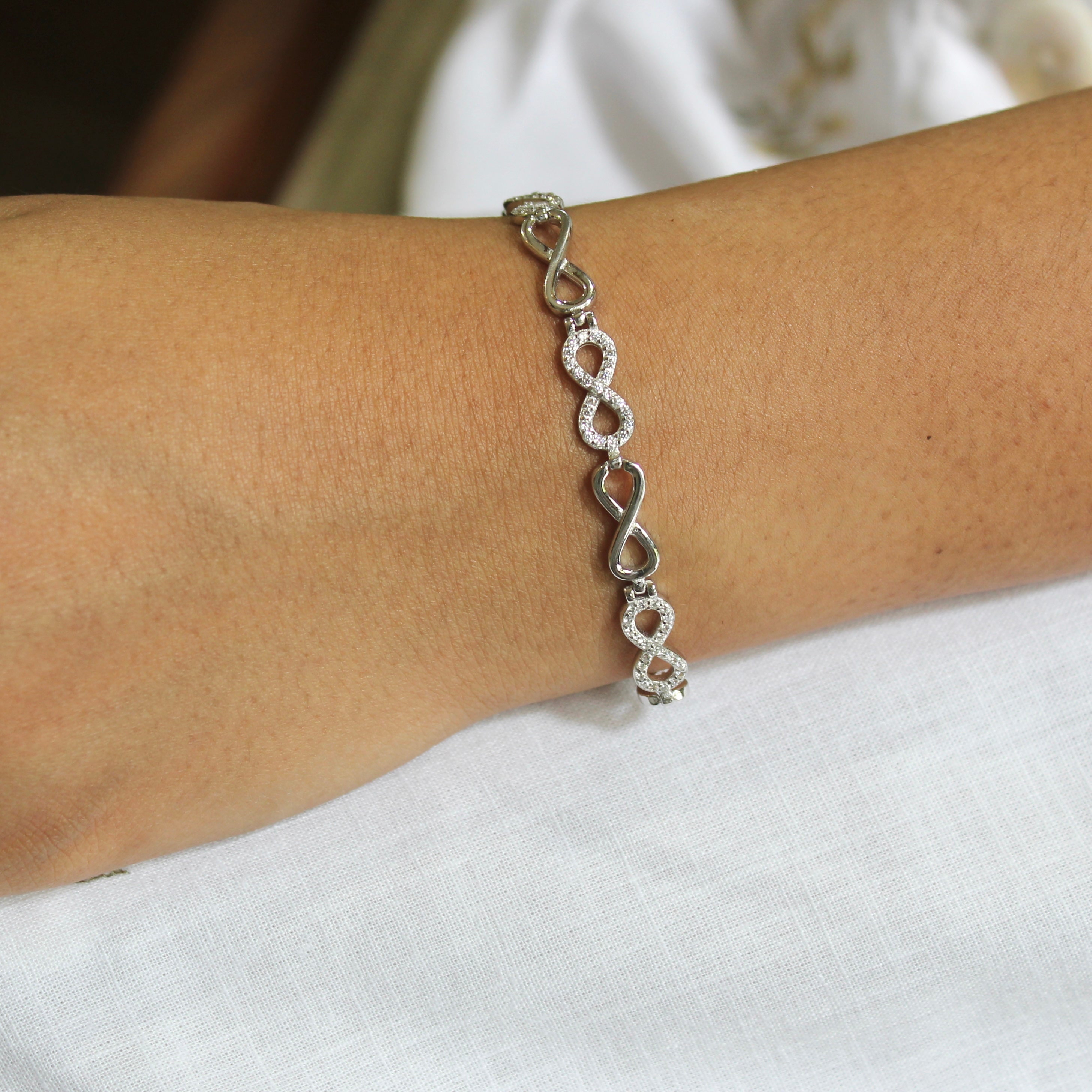 Infinity Chained Silver Bracelet in 925 silver