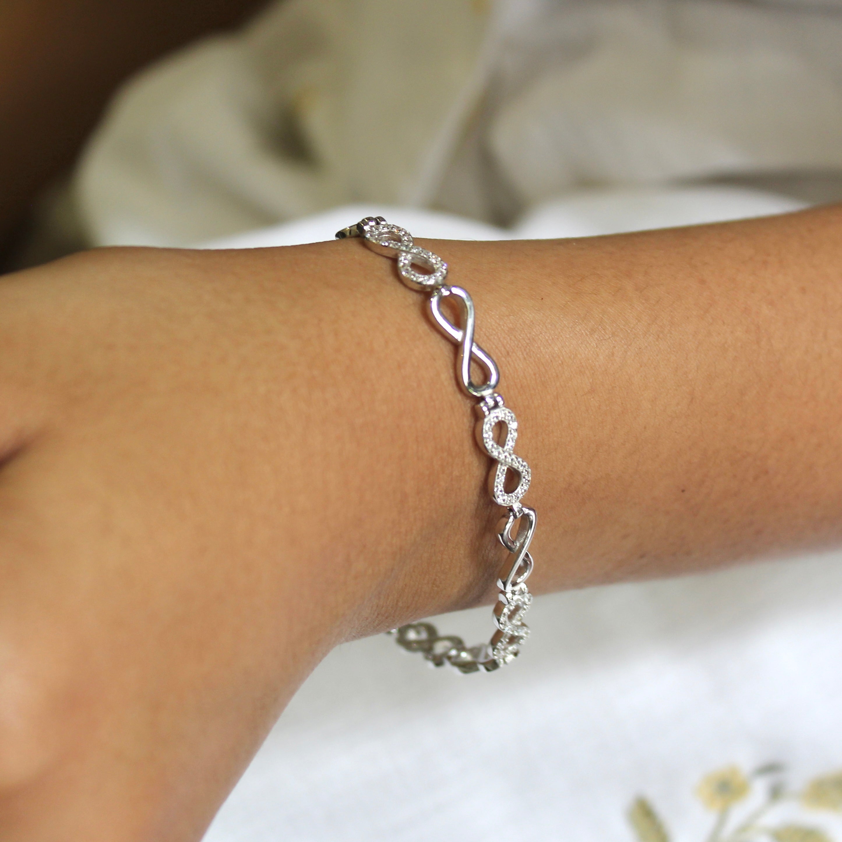 Infinity Chained Silver Bracelet in 925 silver