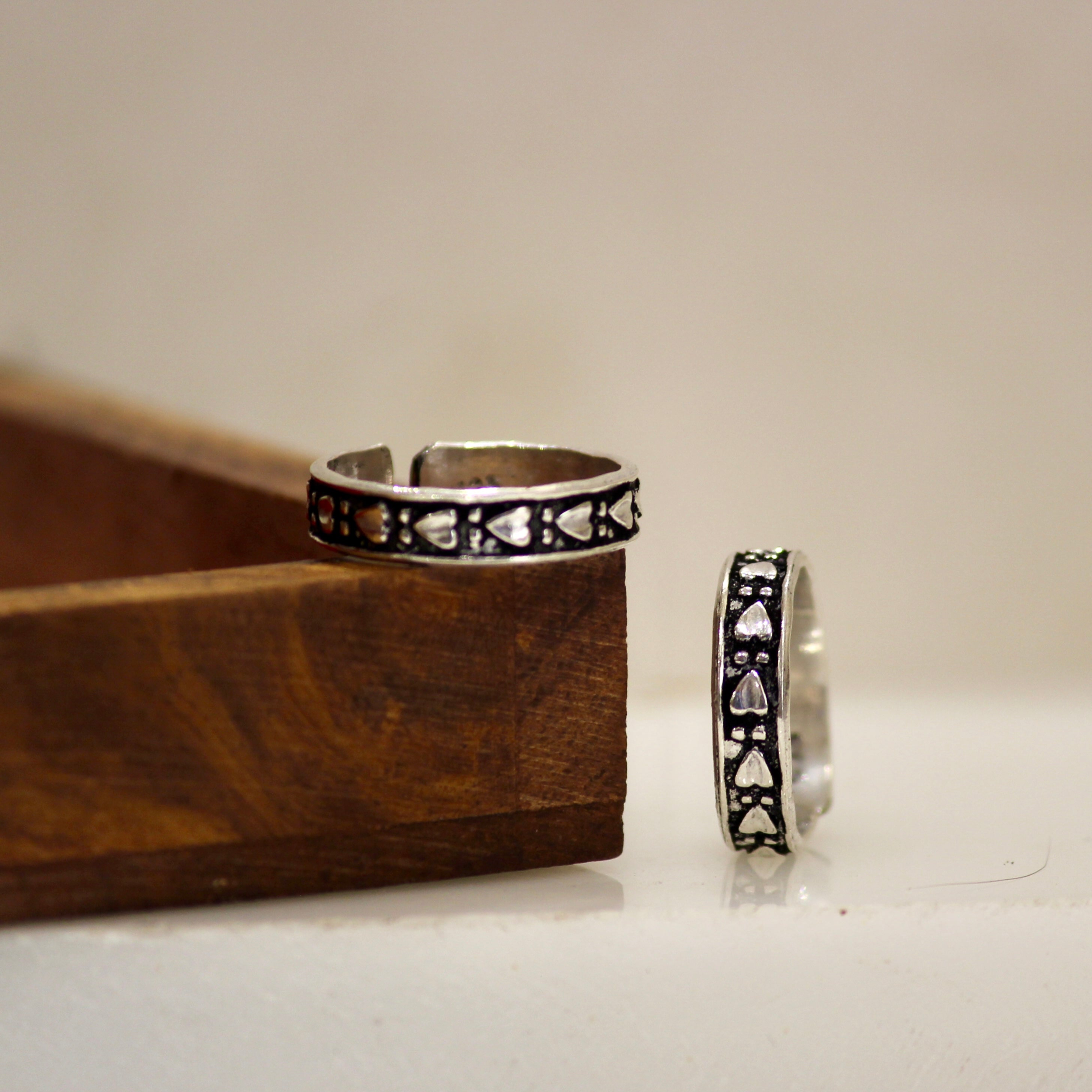 Hearts Band Pure Silver Toe Rings