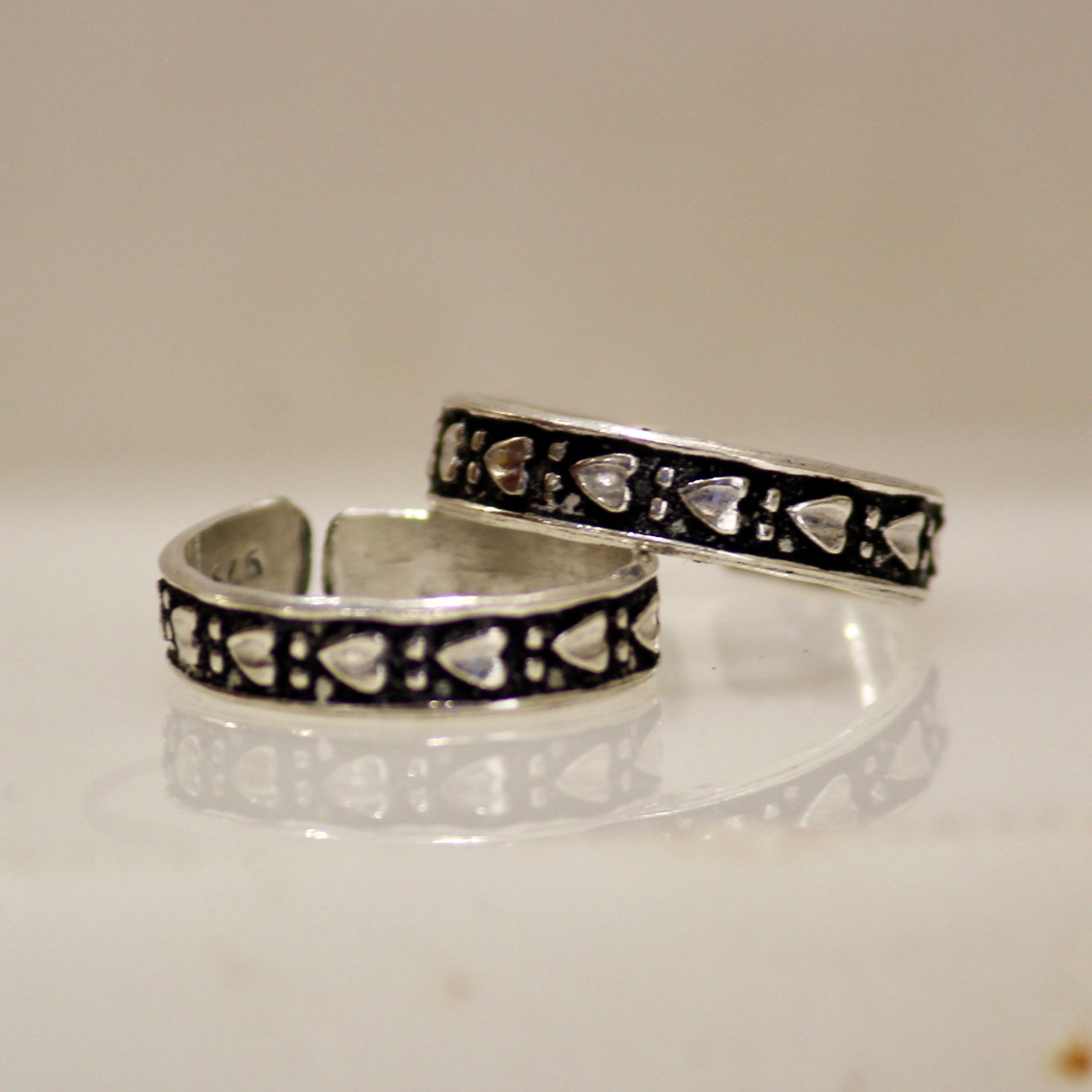 Hearts Band Pure Silver Toe Rings