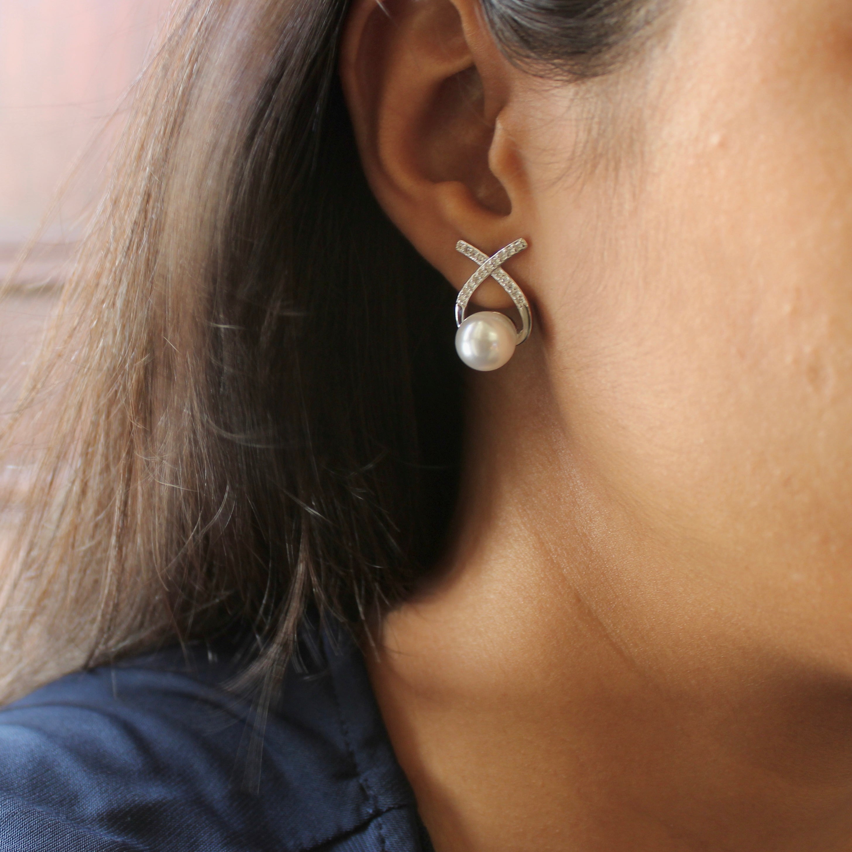 Pearl on Top Fish Shaped Zircon Earrings in 925 Silver