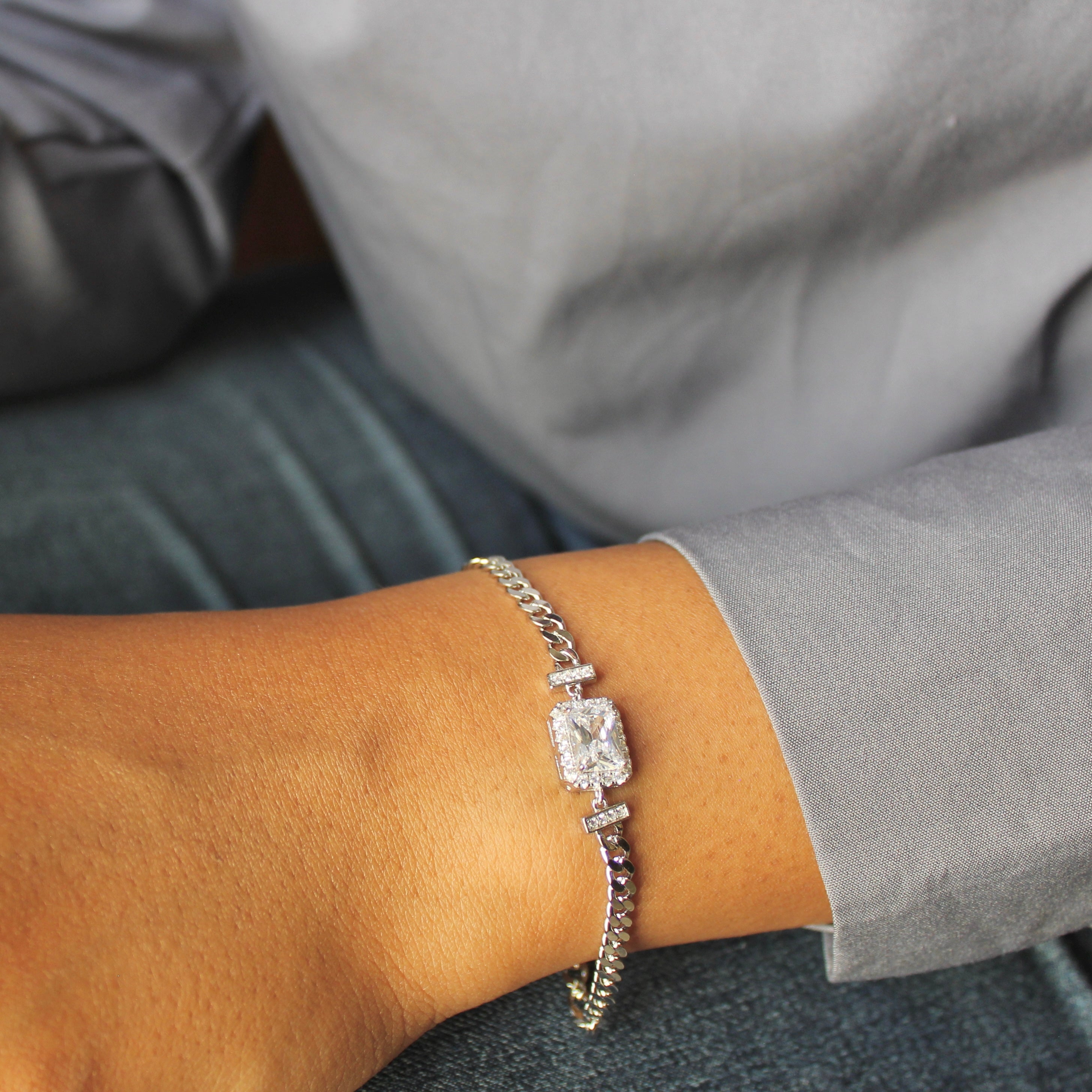 Cube Zircon at Center Lined Chain Bracelet in 925 Silver