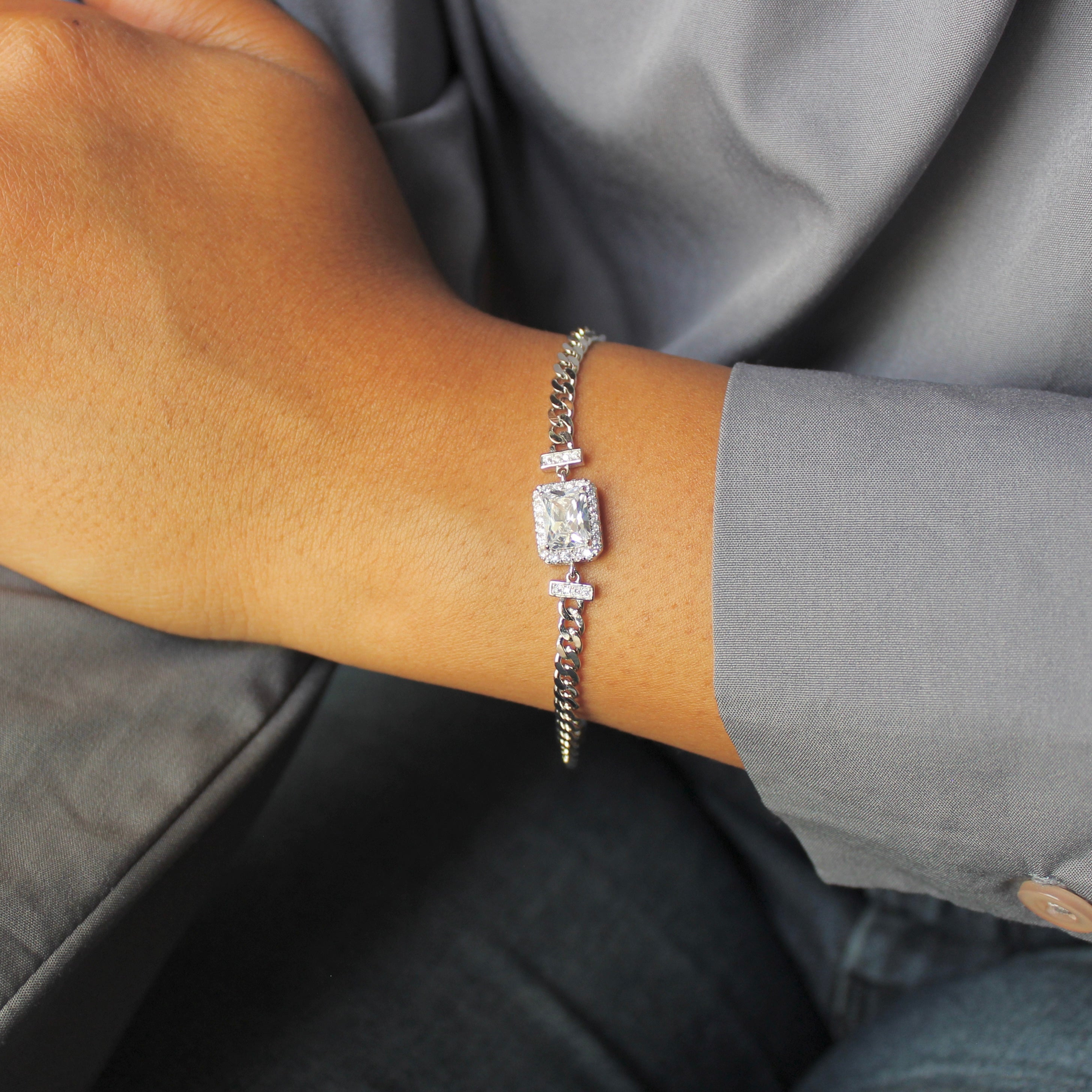 Cube Zircon at Center Lined Chain Bracelet in 925 Silver