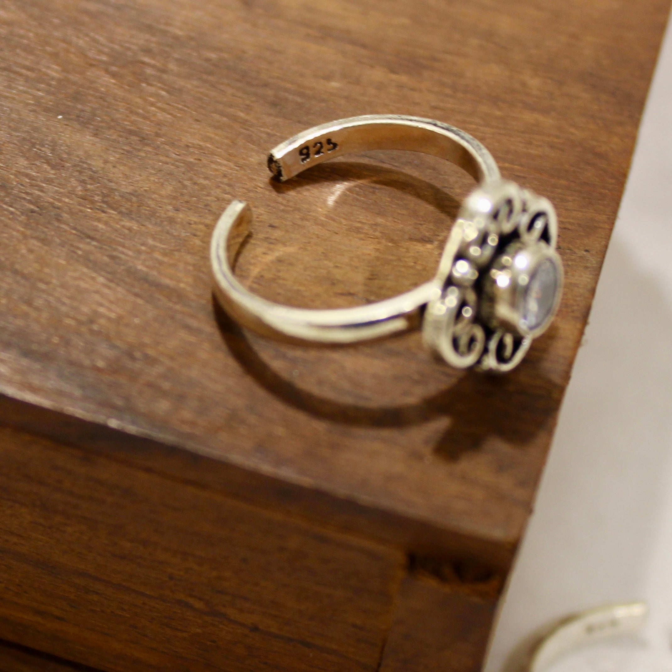 Solitaire Stone Flower Toe Rings in 925 Silver