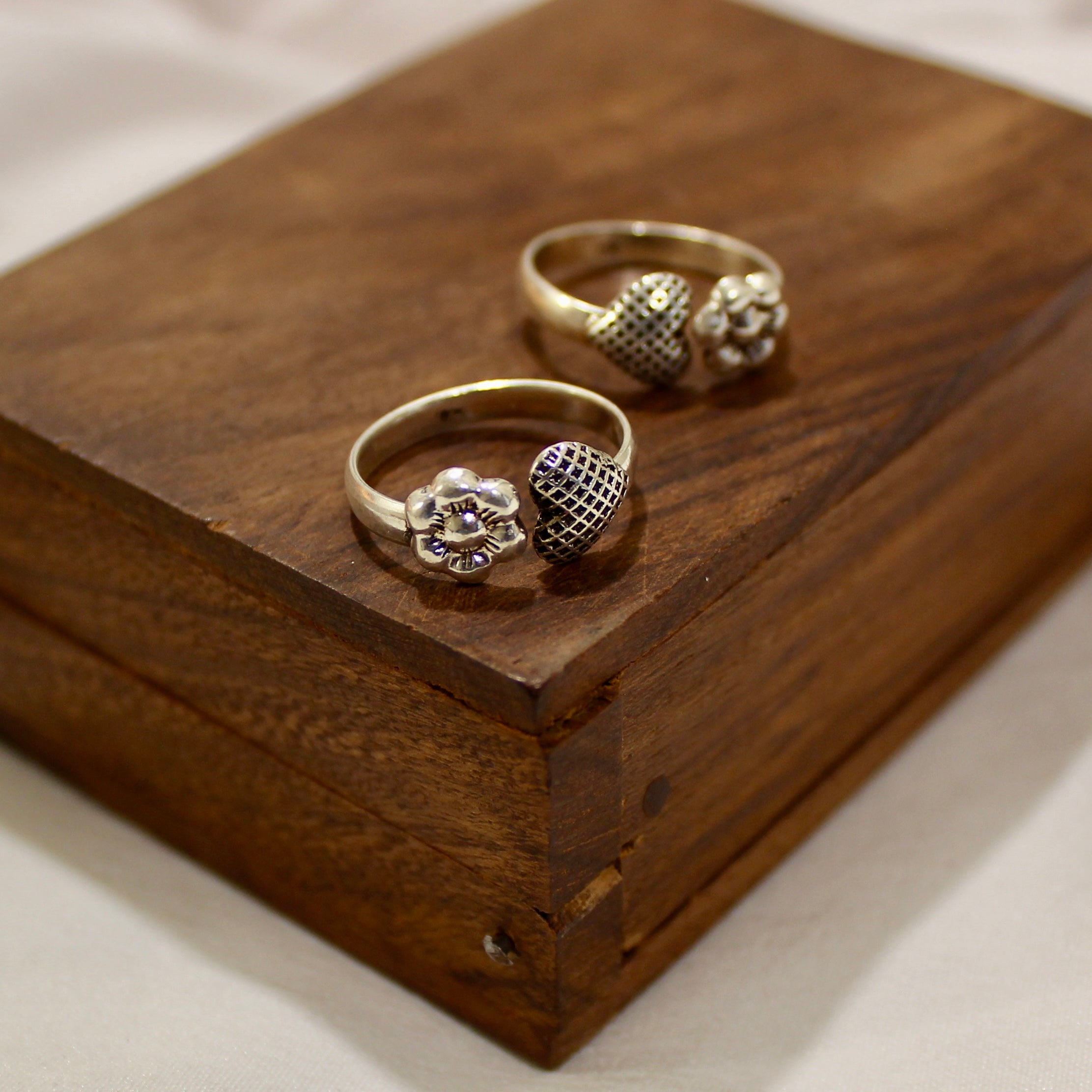 Heart Flower Joining Toe Rings in 925 Silver