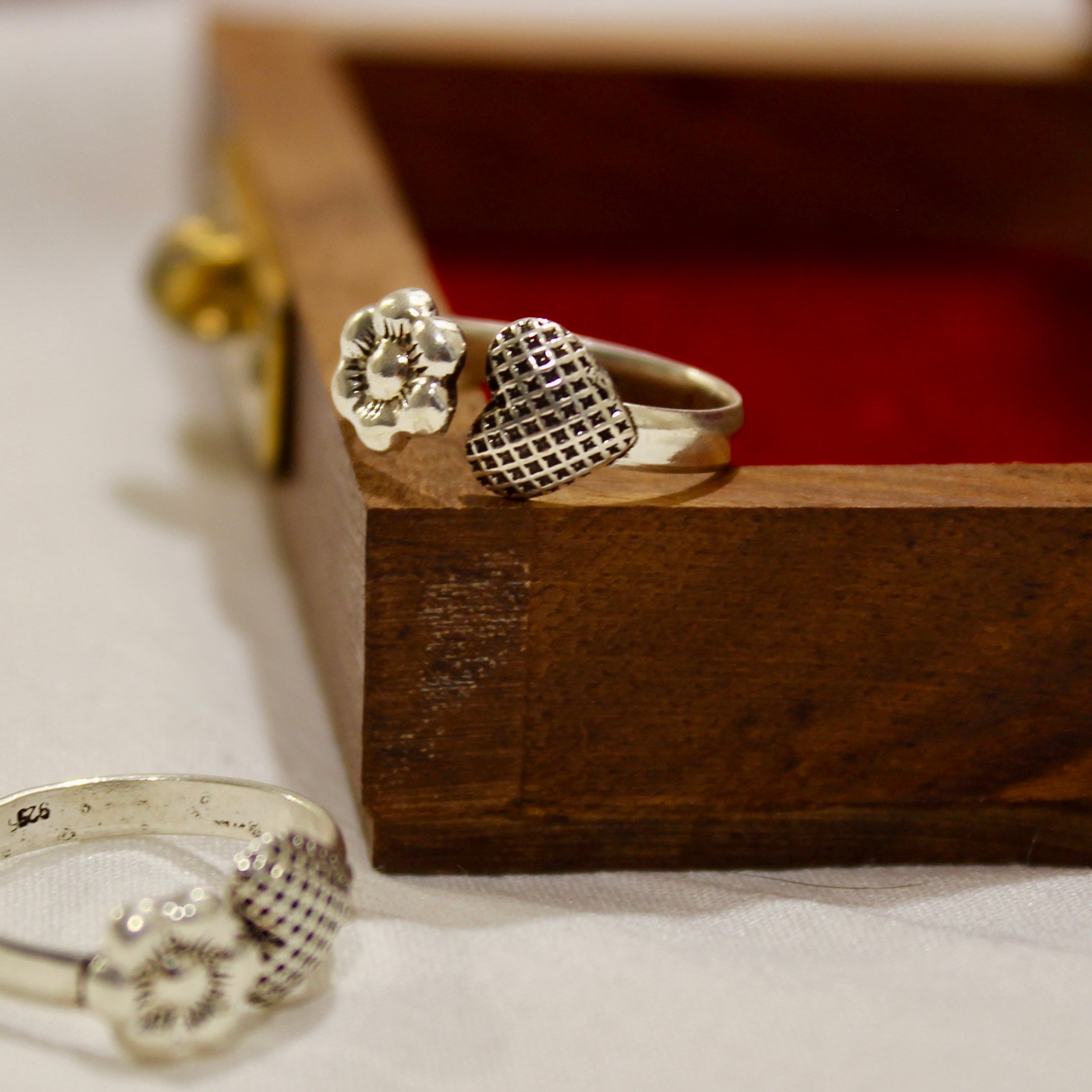 Heart Flower Joining Toe Rings in 925 Silver