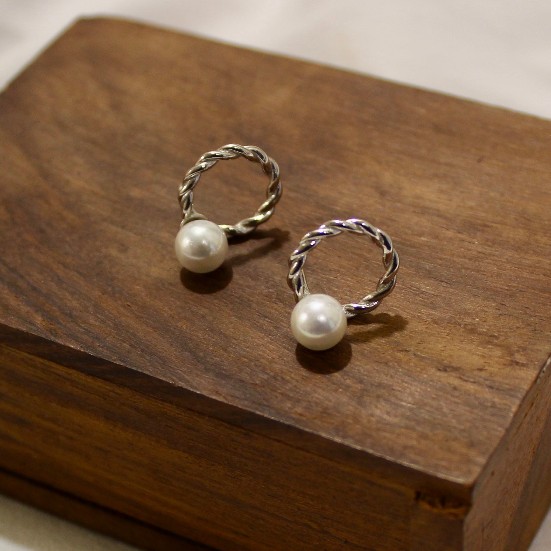 Braided Round Pearl Earrings in 925 Silver