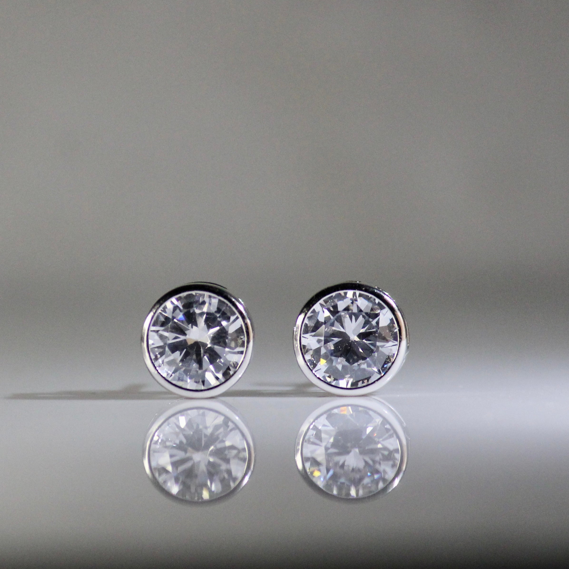 Rounded XL size single stone 925 silver studs- bordered