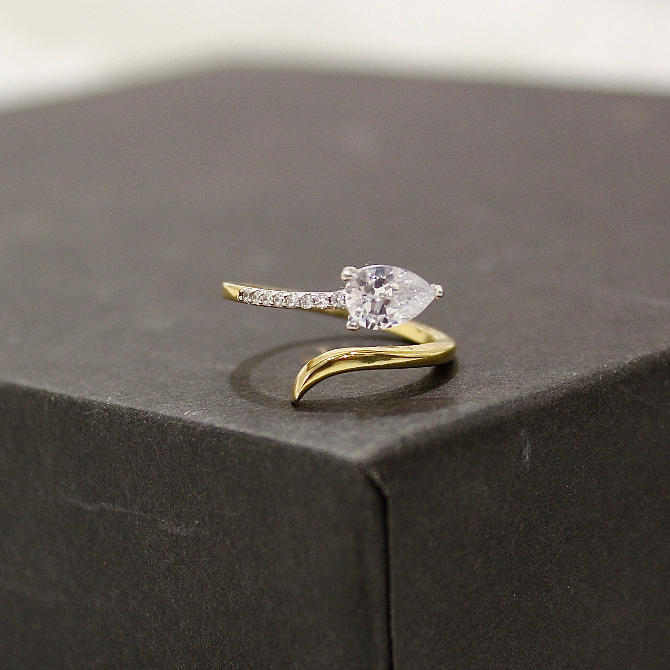 Zircon Stone Wrapped Pure Silver Ring in GOLD POLISH