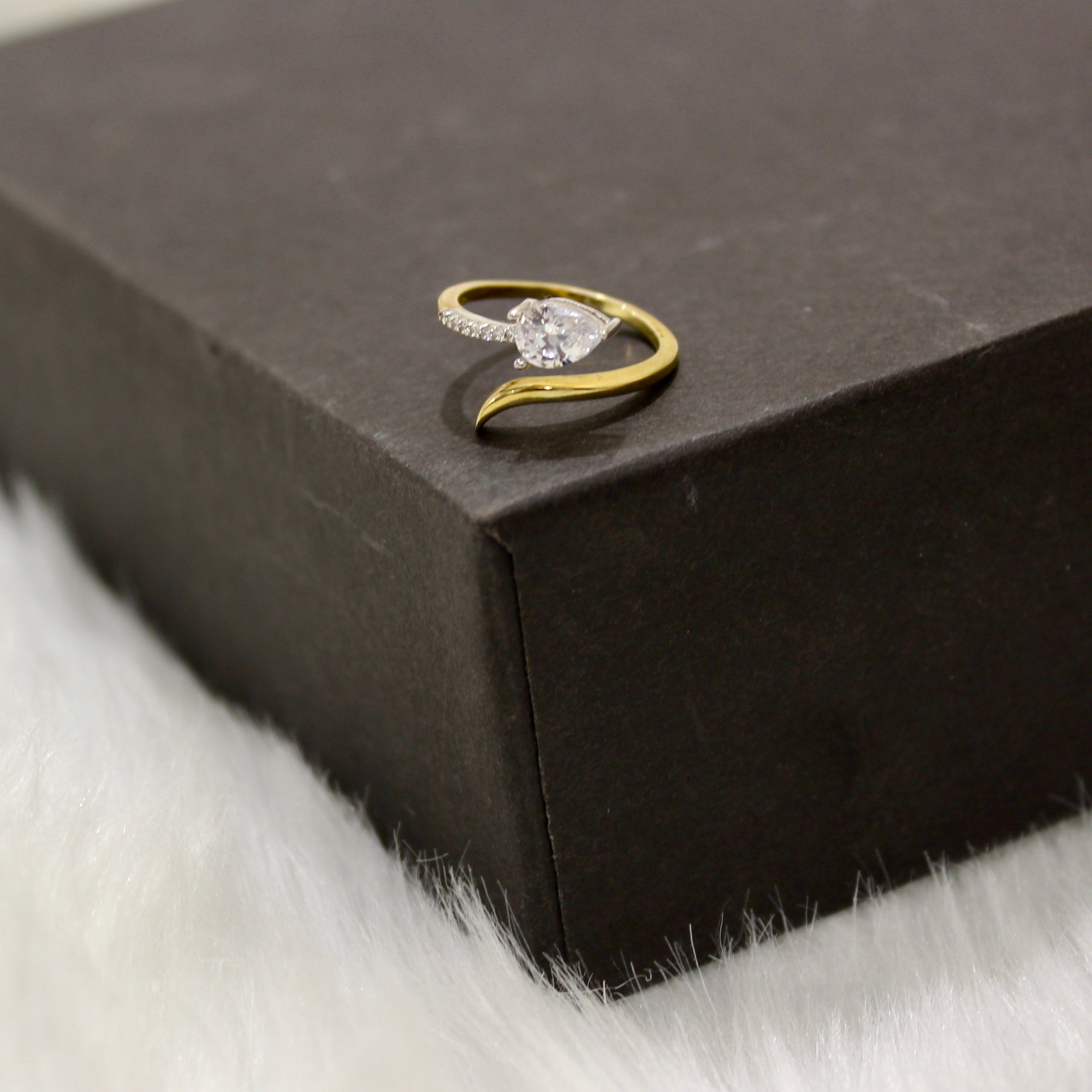 Zircon Stone Wrapped Pure Silver Ring in GOLD POLISH